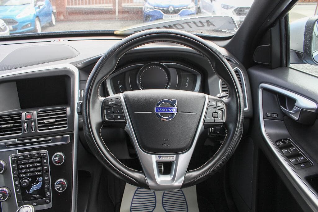 2017 Volvo XC60 - Thumbnail 31