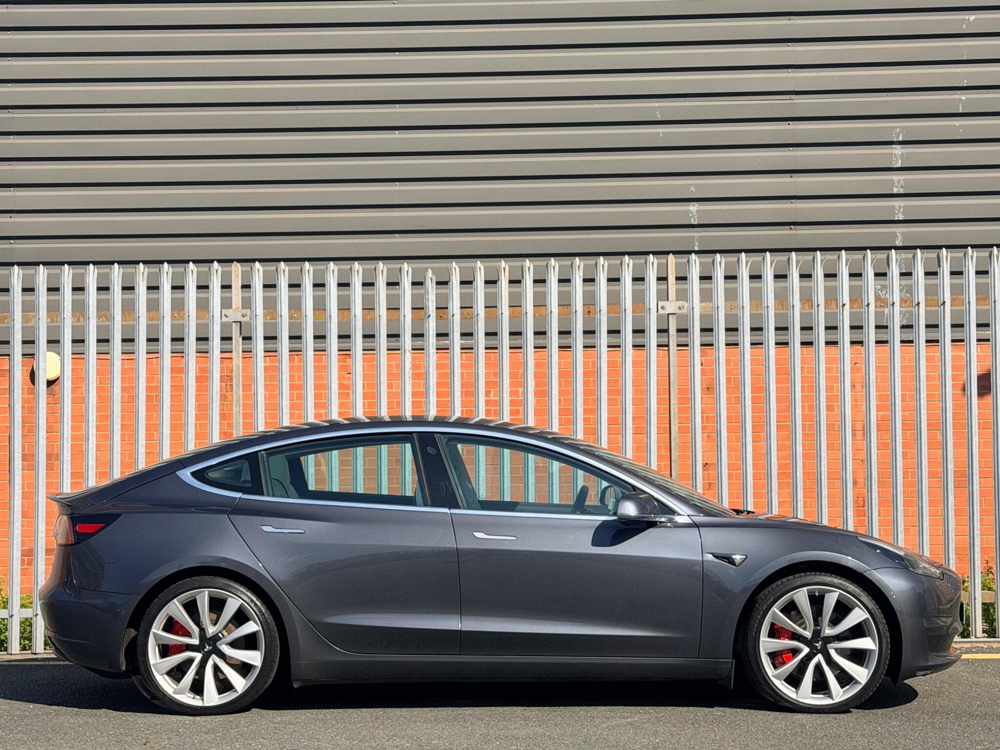 2019 Tesla Model 3 - Image 2