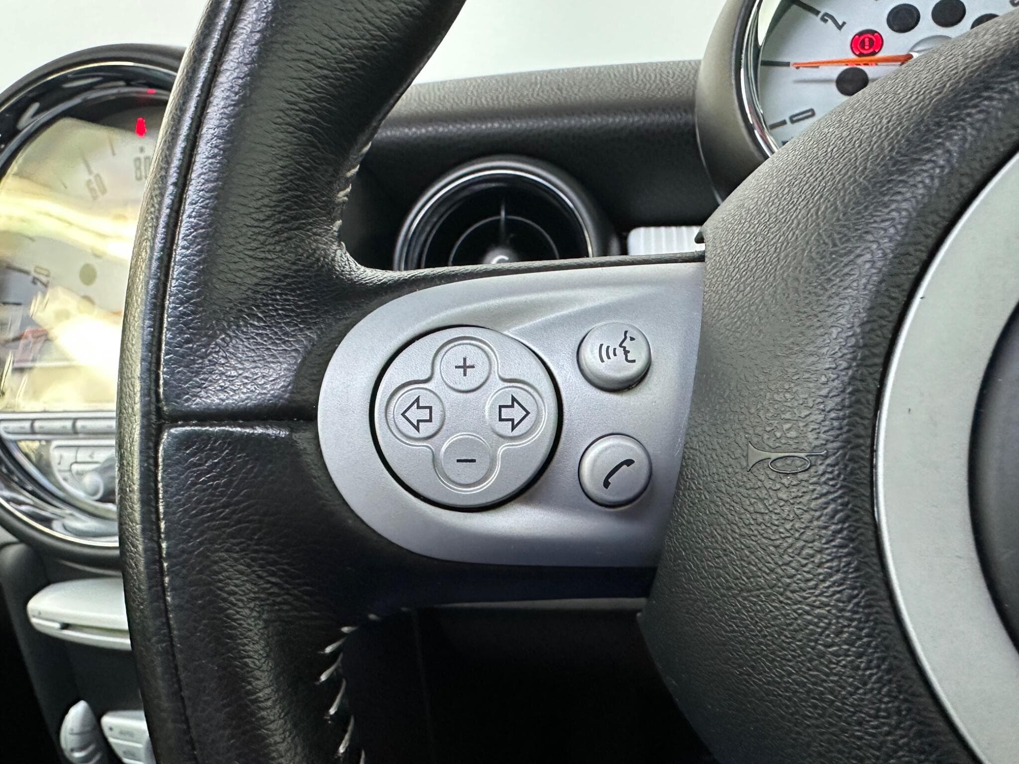 2010 MINI Hatch - Thumbnail 12