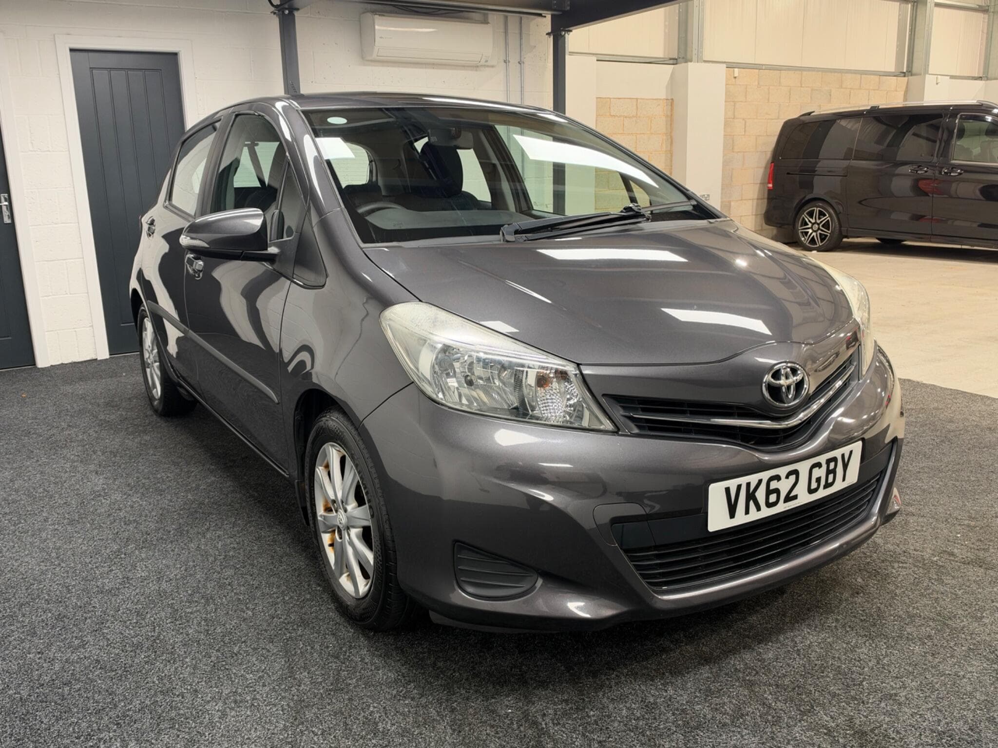 2012 Toyota Yaris - Image 2