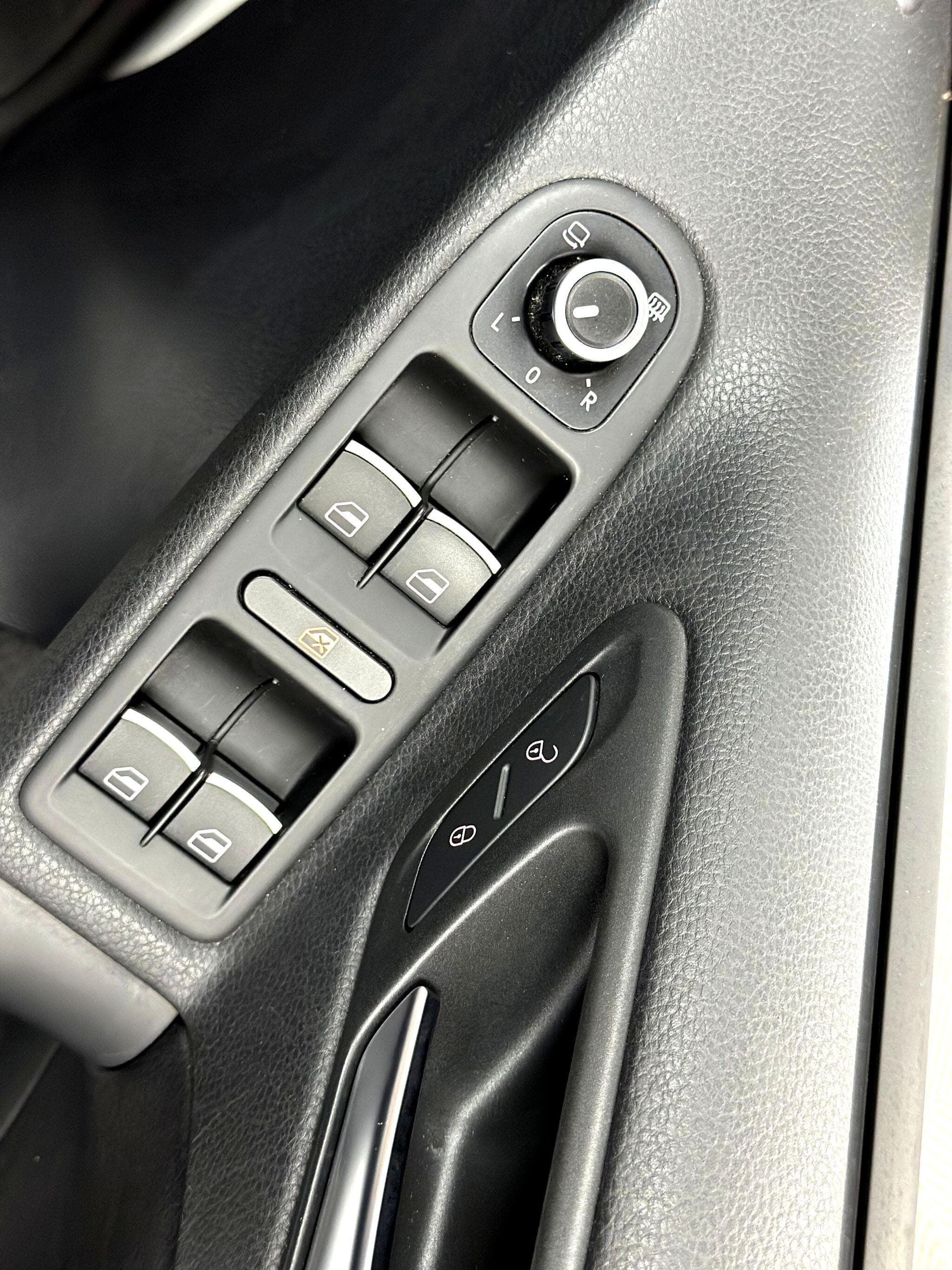 2011 Volkswagen Golf - Thumbnail 41