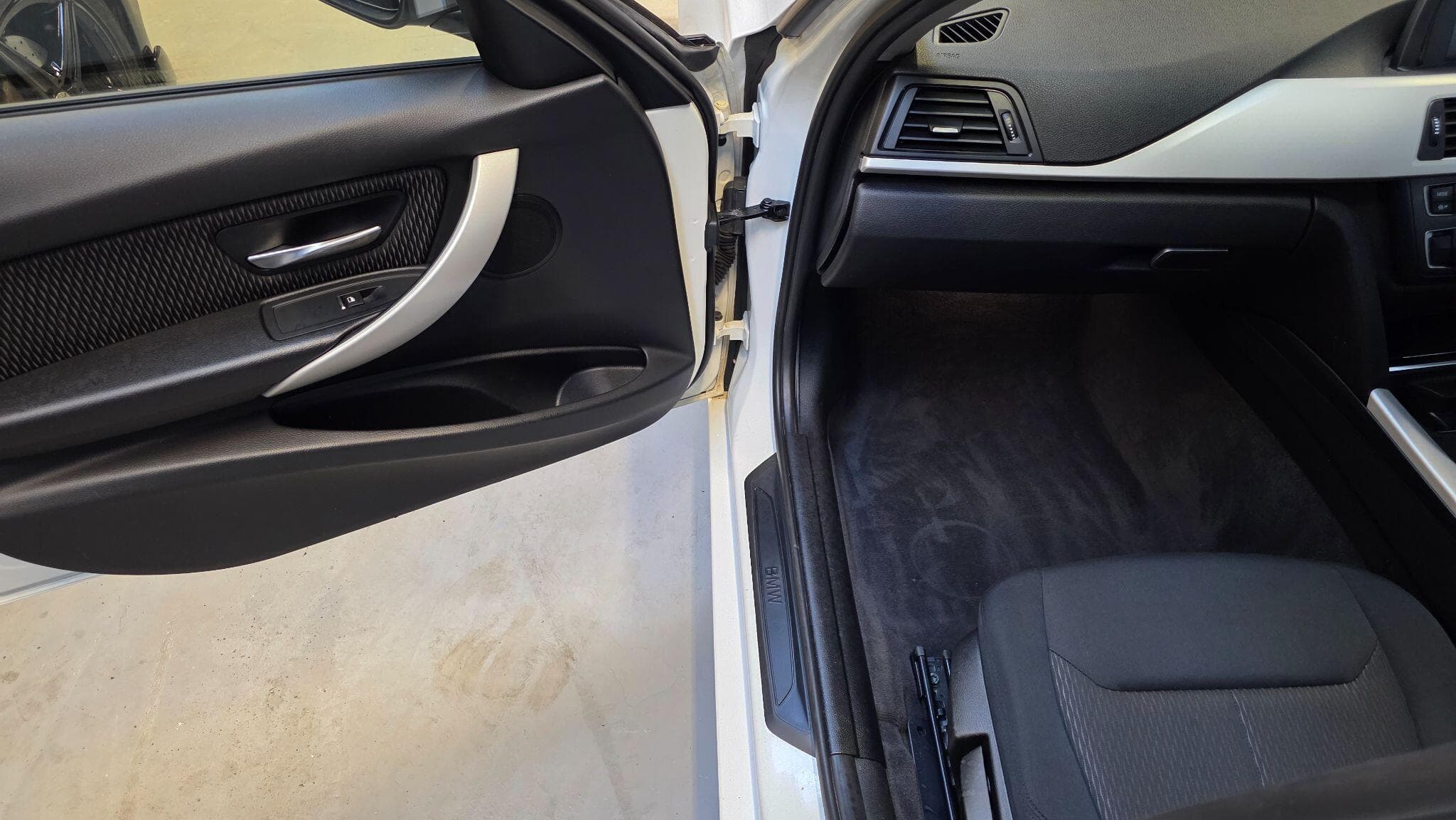 2019 BMW 3 Series - Thumbnail 22