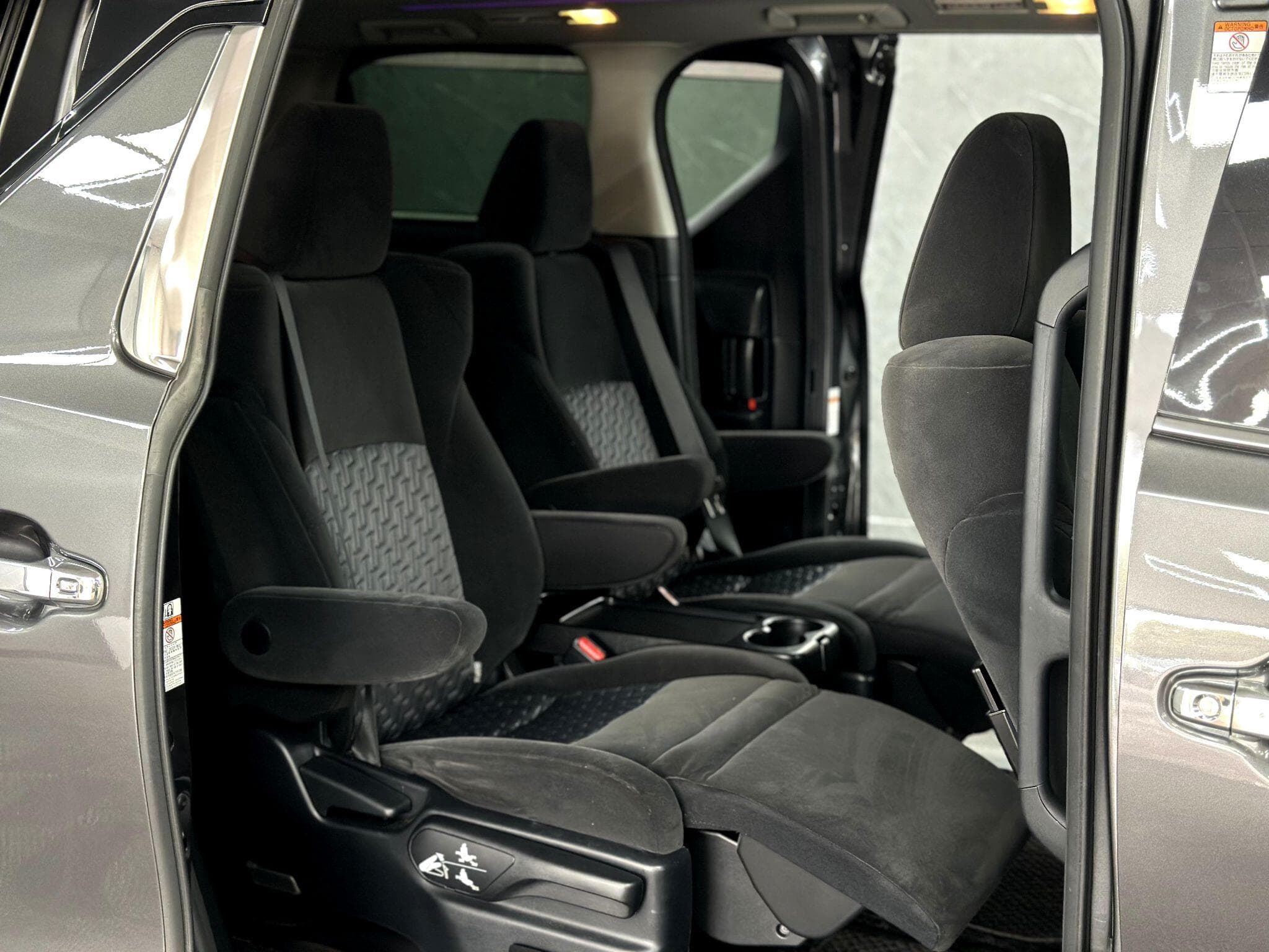 2015 Toyota Vellfire - Thumbnail 36