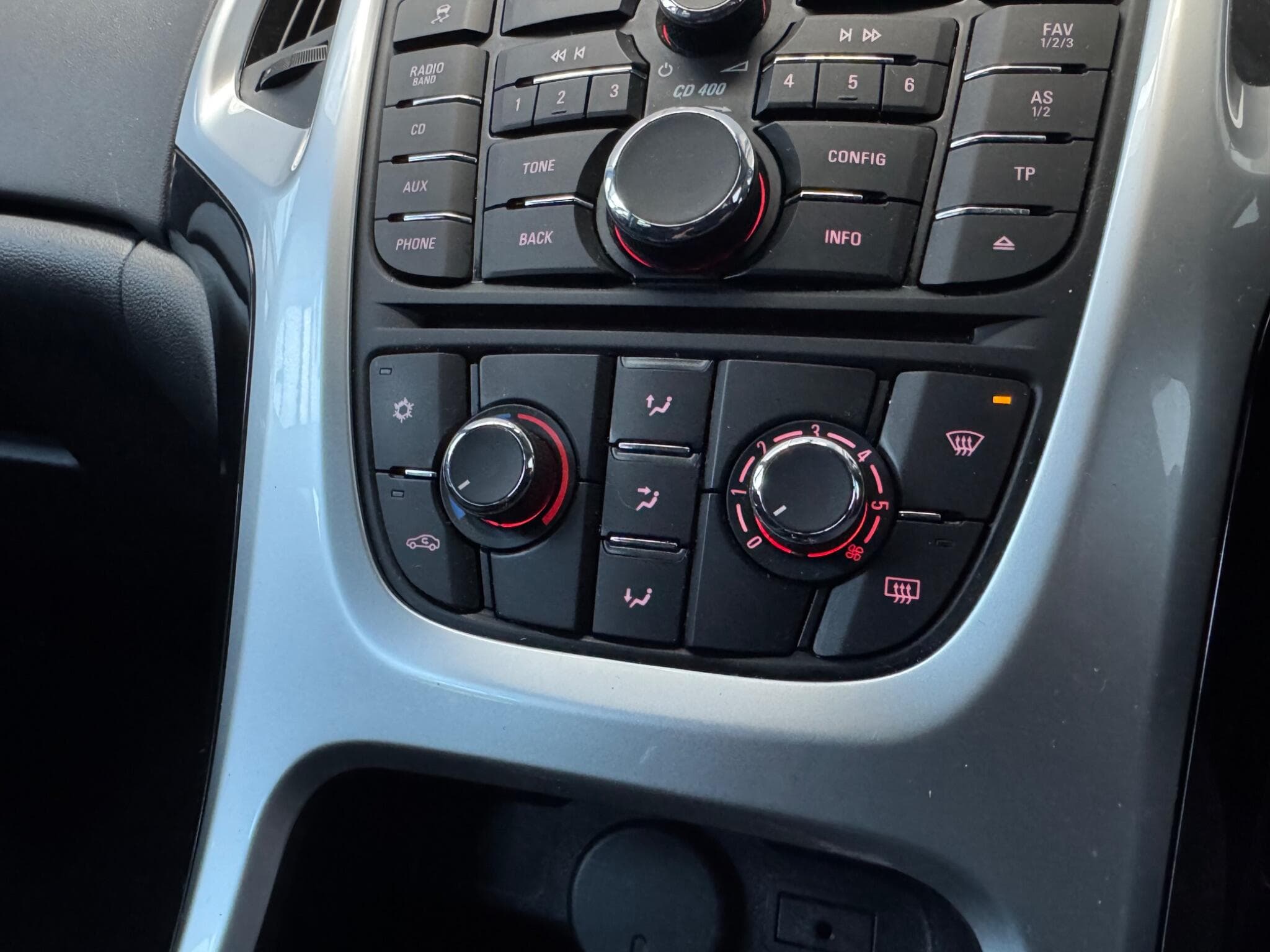 2013 Vauxhall Astra - Thumbnail 17
