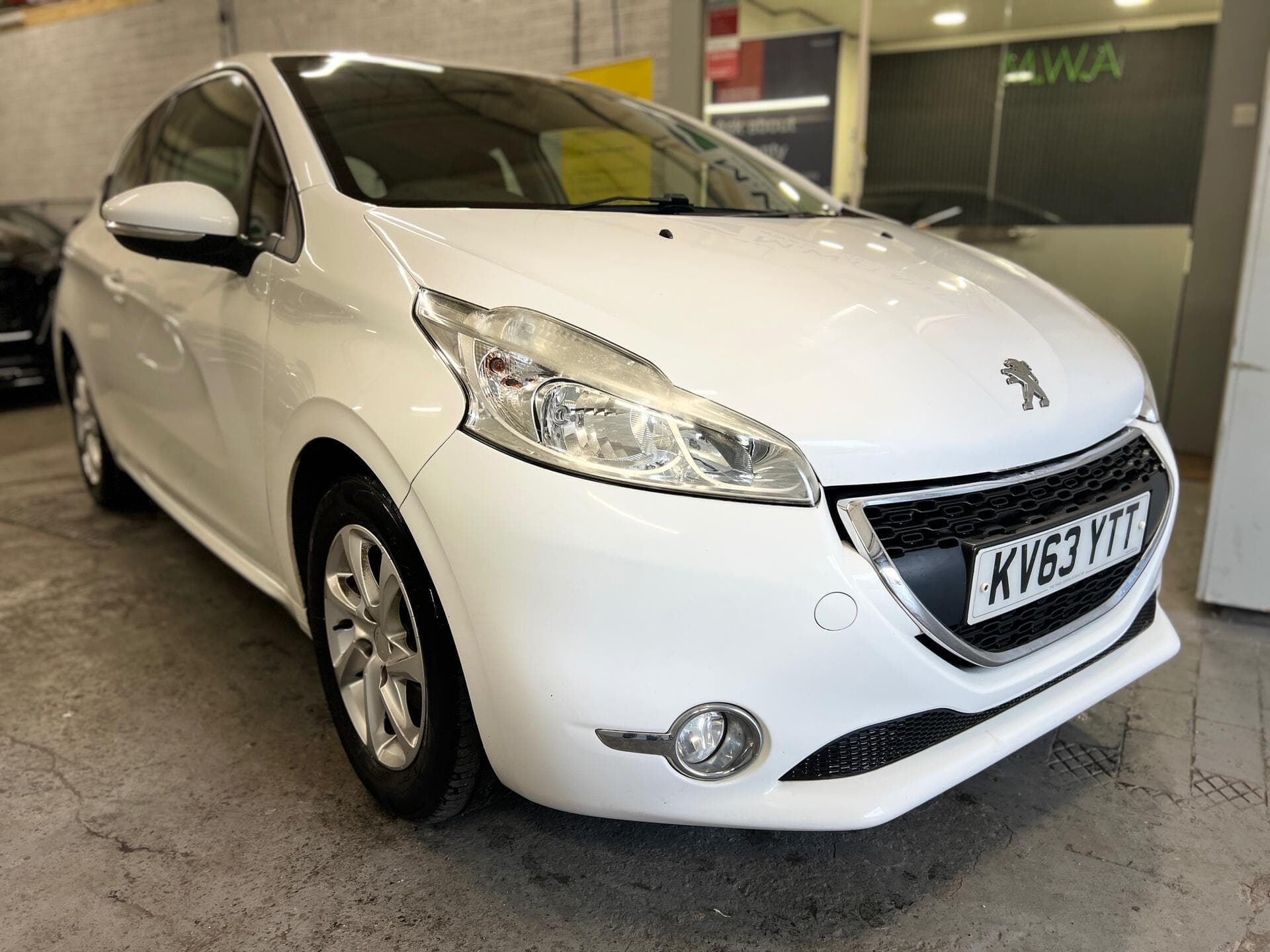 2013 Peugeot 208 - Thumbnail 12