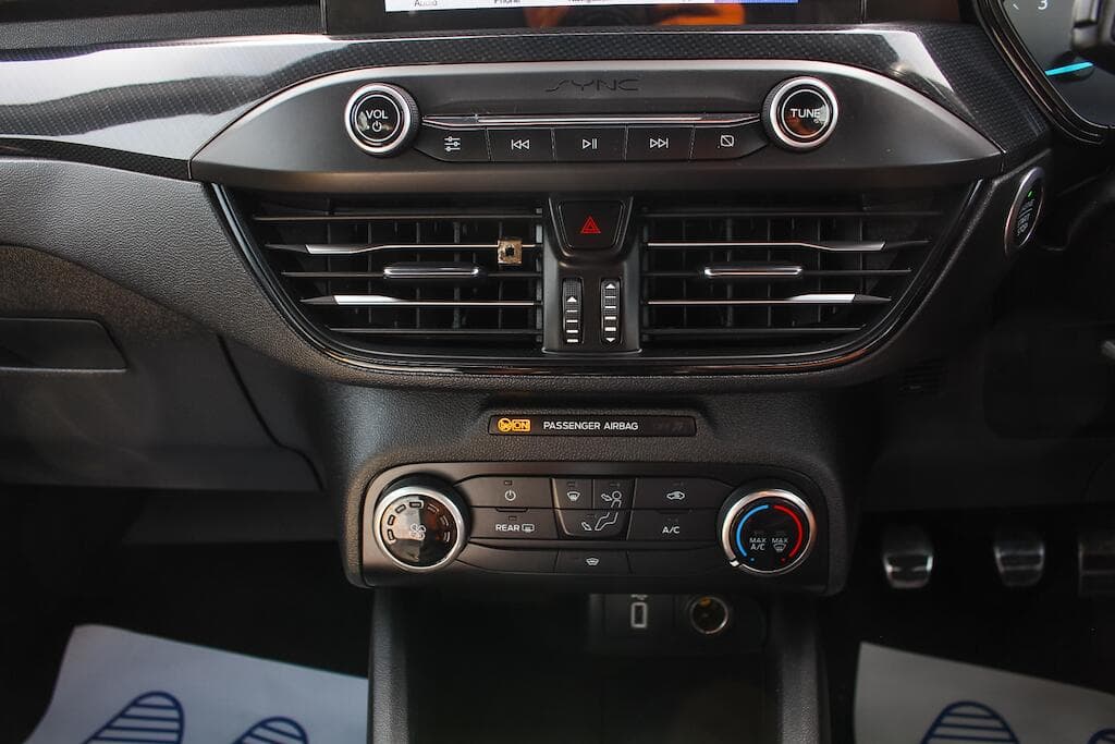 2019 Ford Focus - Thumbnail 42