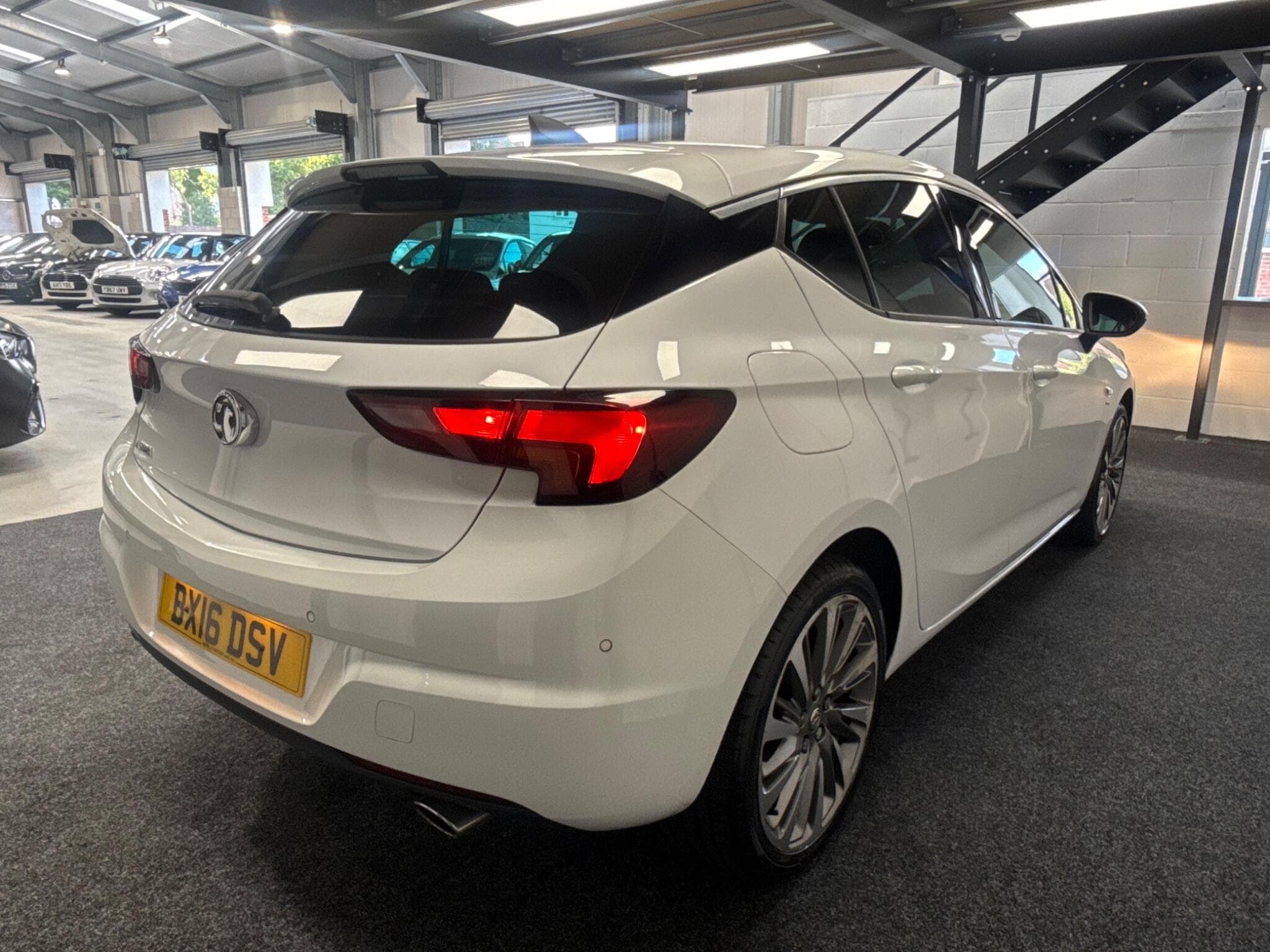2016 Vauxhall Astra - Thumbnail 8
