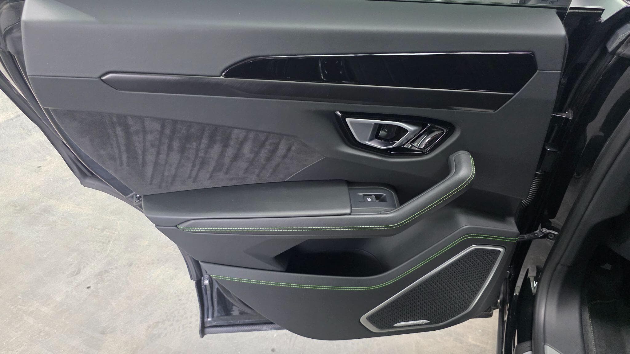 2021 Lamborghini Urus - Thumbnail 45