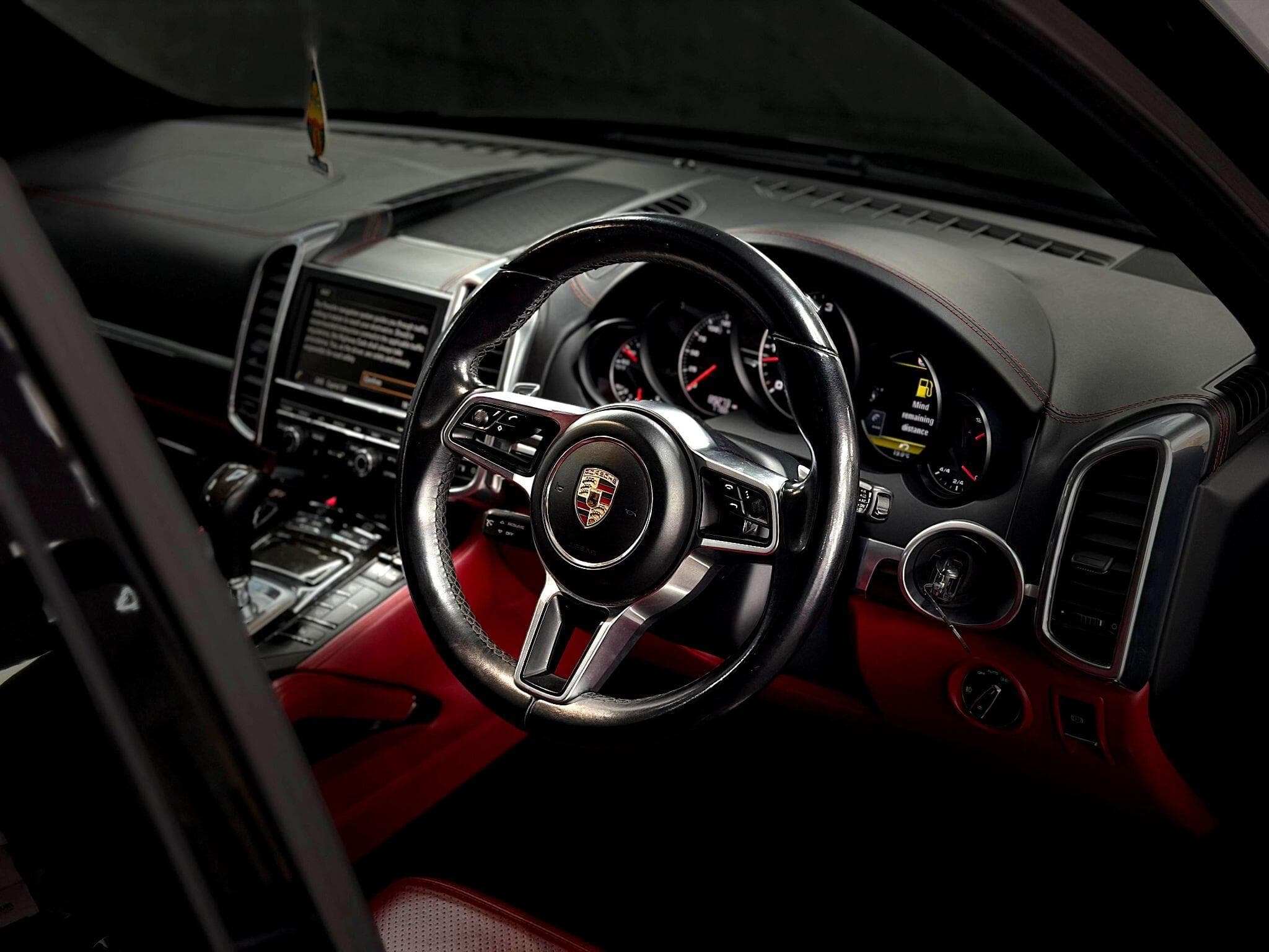 2014 Porsche Cayenne - Thumbnail 24