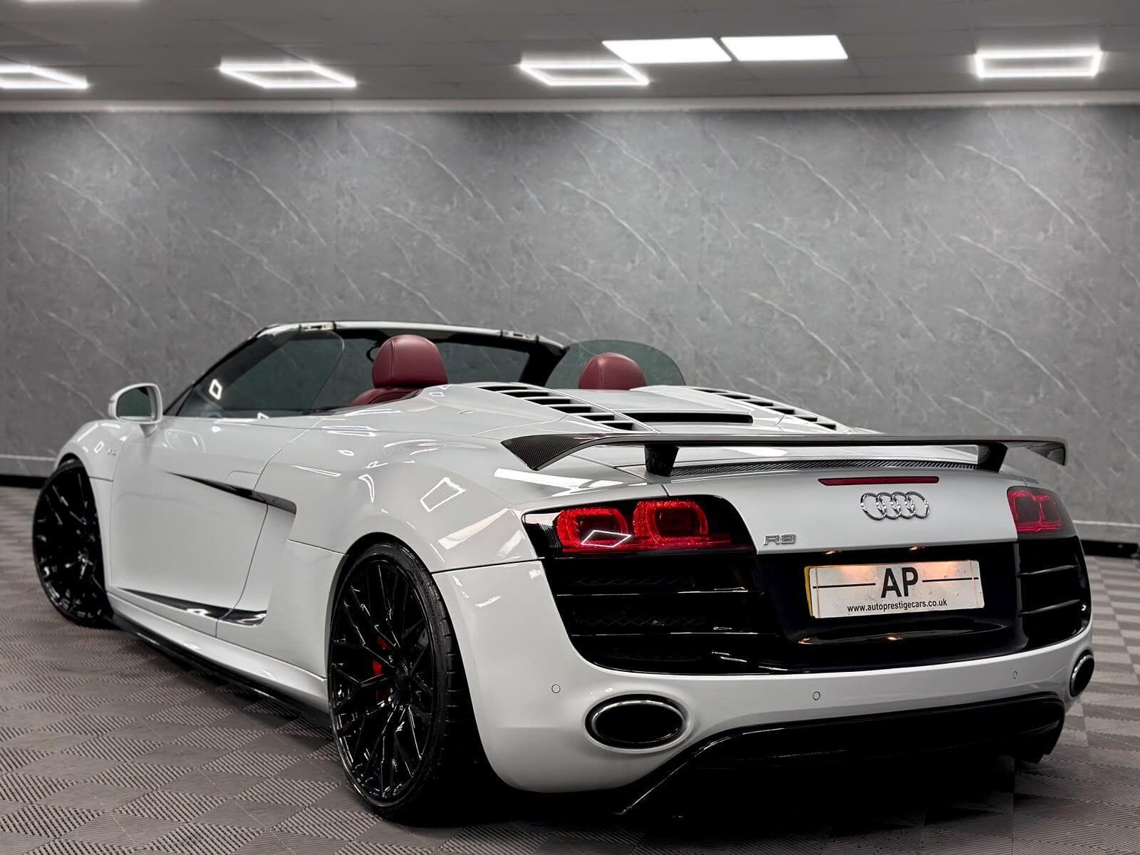 2010 Audi R8 - Thumbnail 5