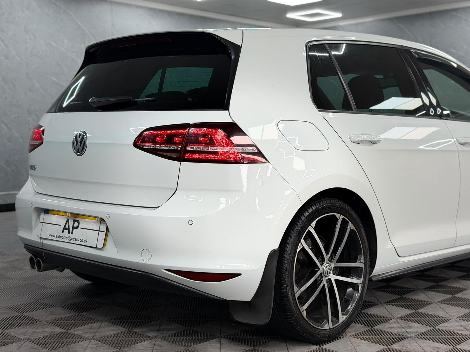 2015 Volkswagen Golf - Thumbnail 36