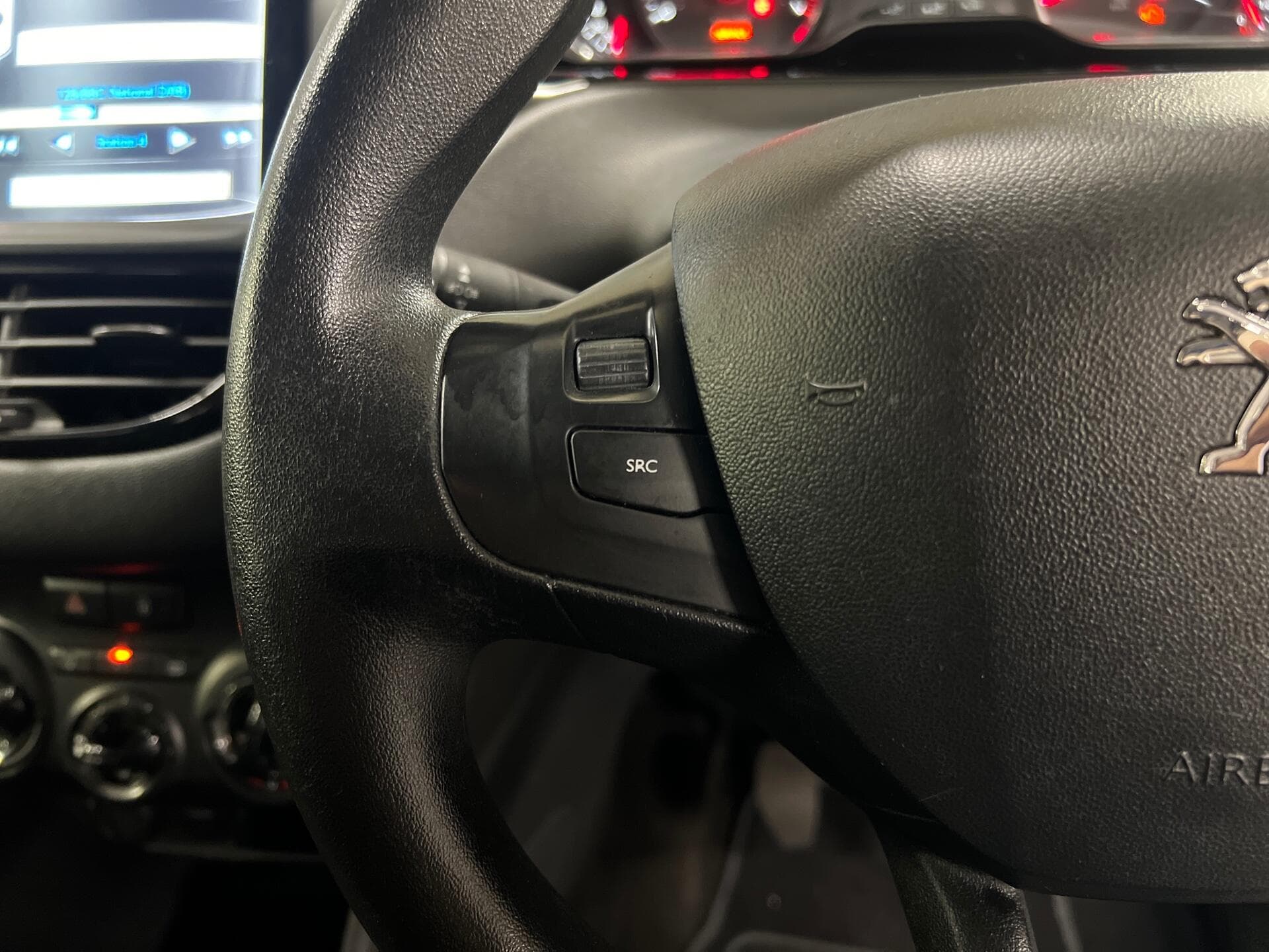 2013 Peugeot 208 - Thumbnail 28