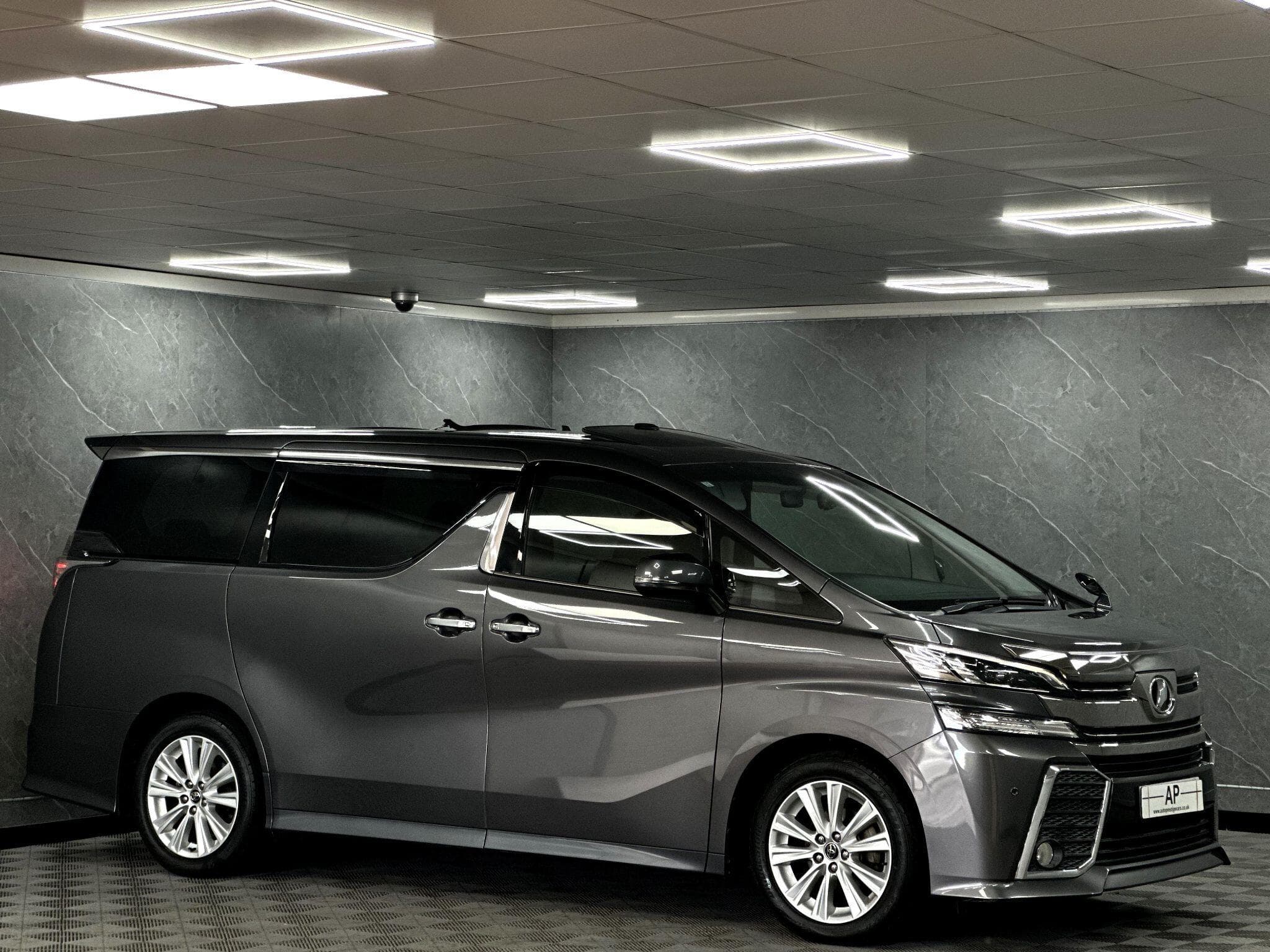 2015 Toyota Vellfire - Thumbnail 6