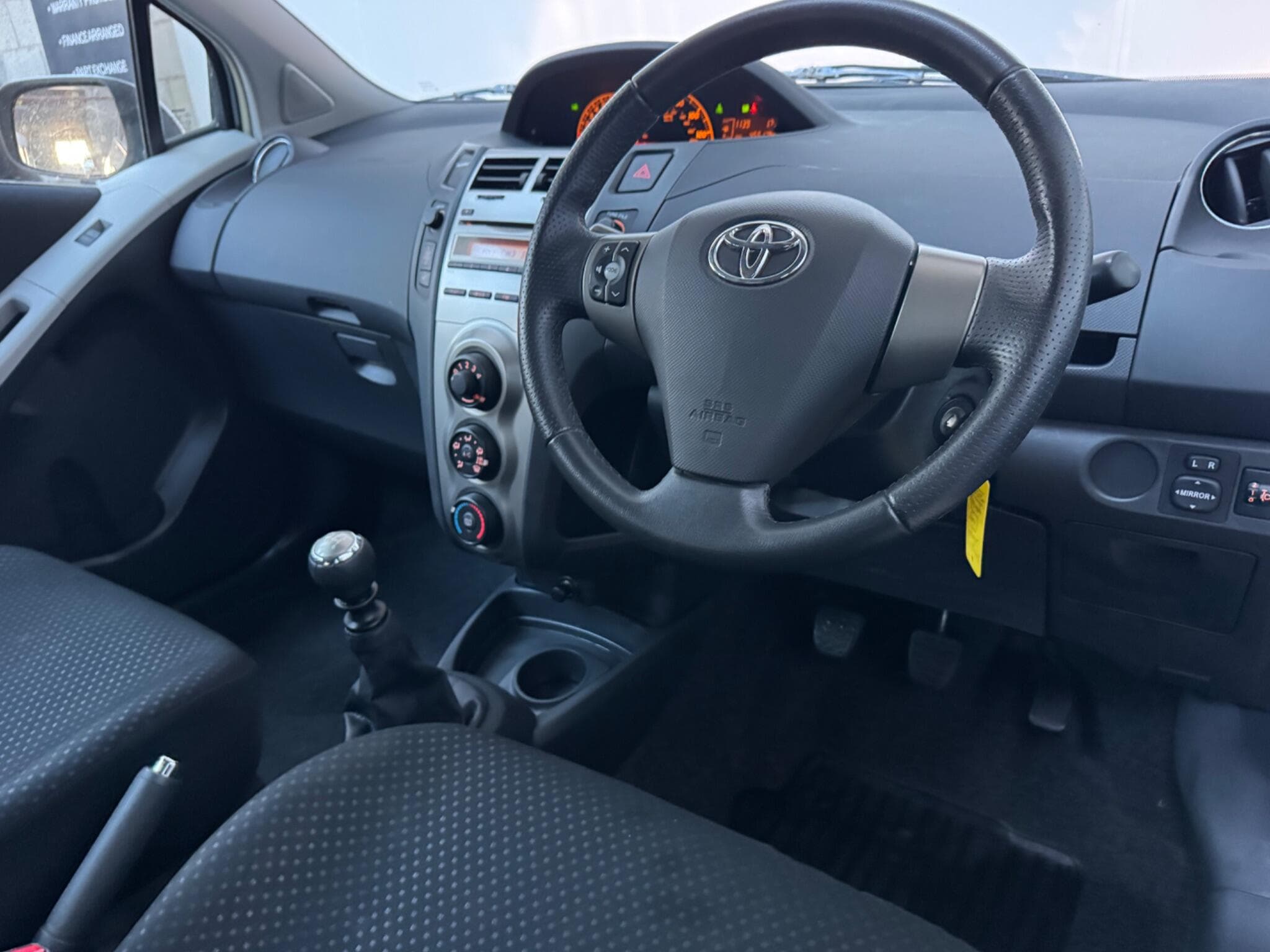 2010 Toyota Yaris - Image 4