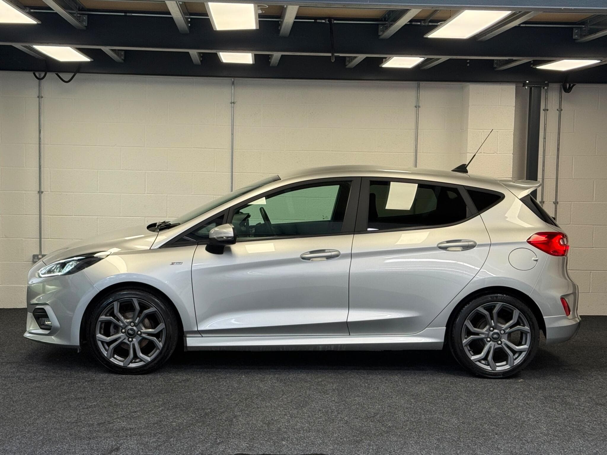 2021 Ford Fiesta - Thumbnail 10