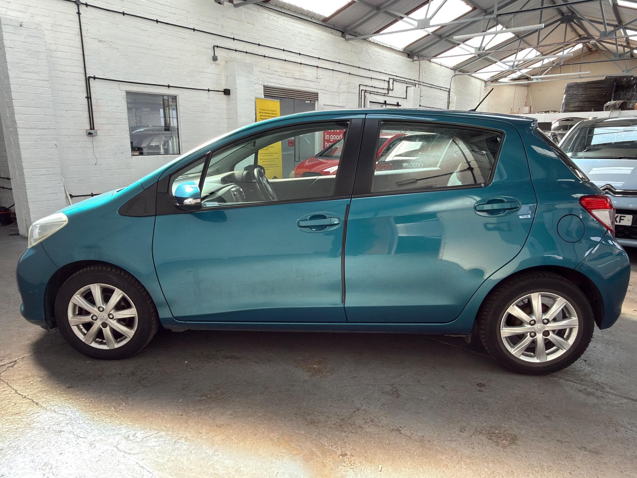 2013 Toyota Yaris - Thumbnail 9