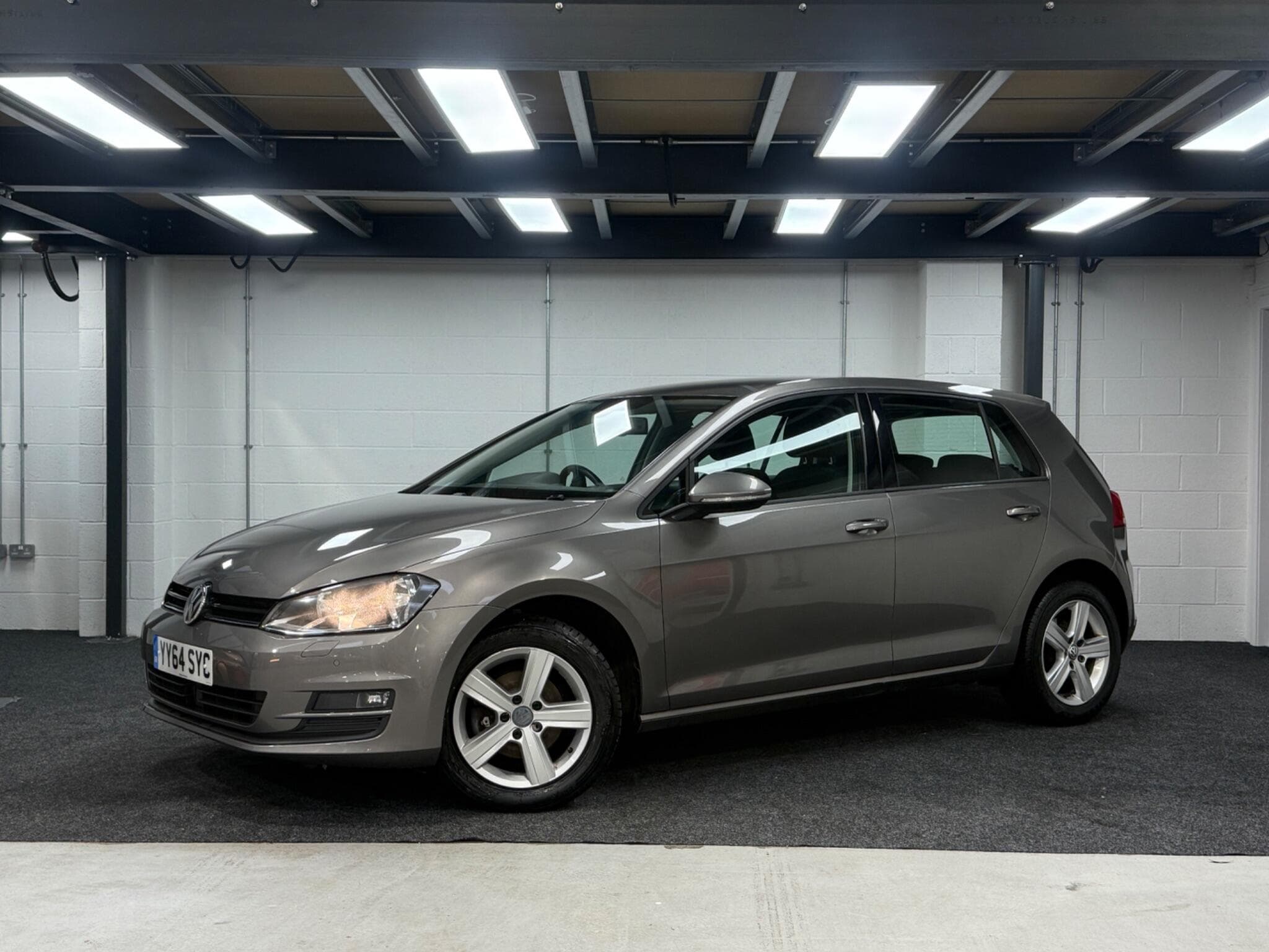 2014 Volkswagen Golf - Image 1