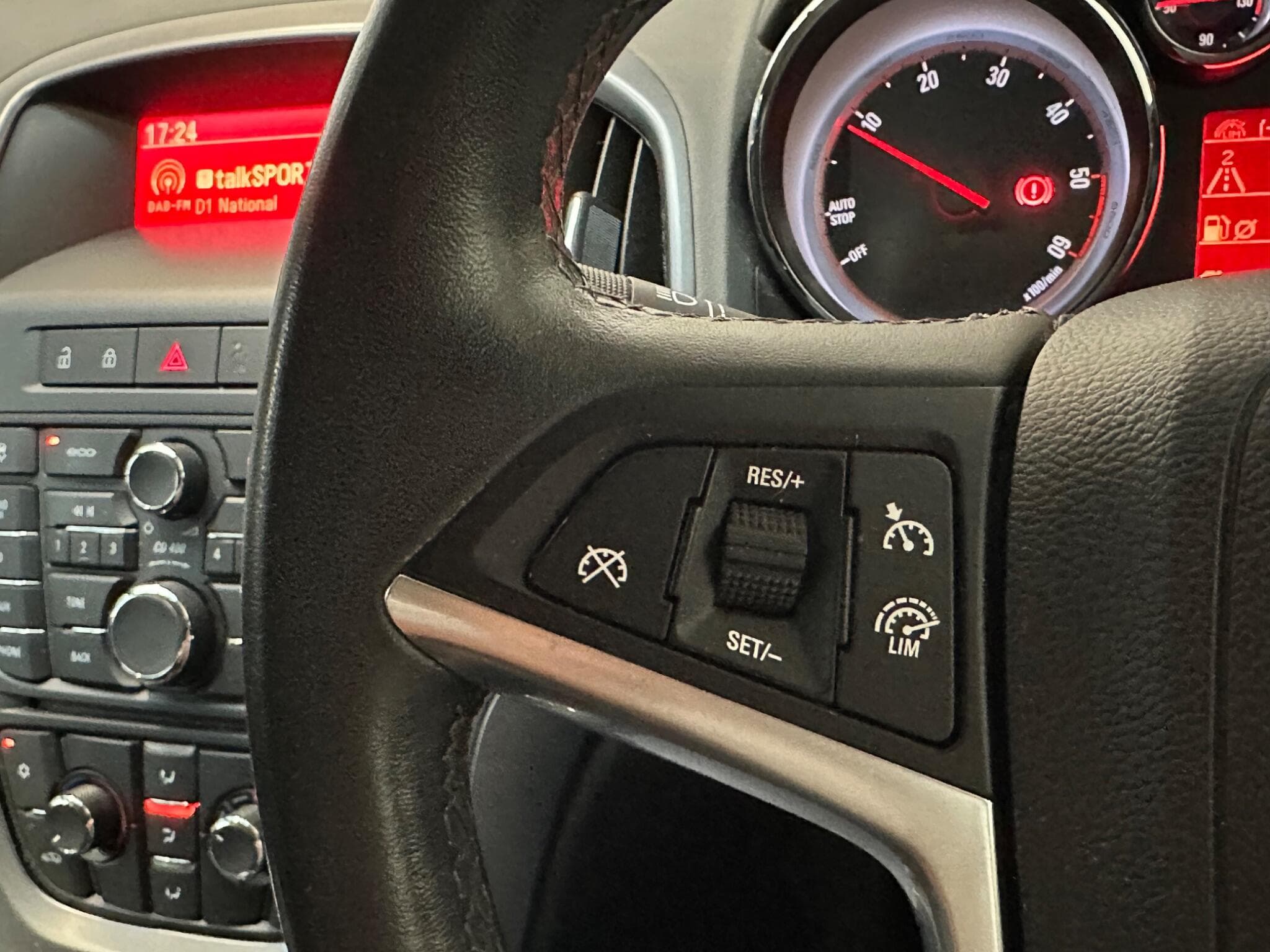 2013 Vauxhall Astra GTC - Thumbnail 15