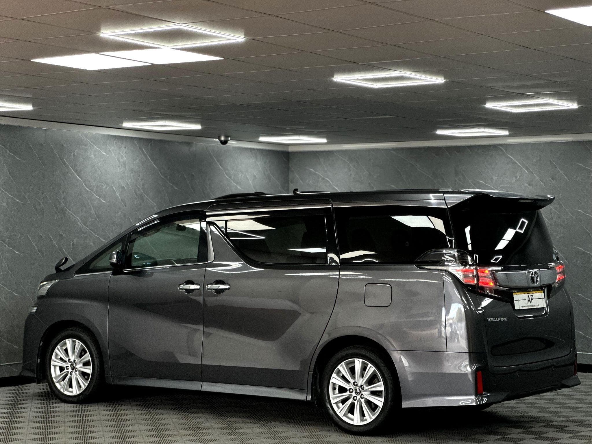 2015 Toyota Vellfire - Thumbnail 17