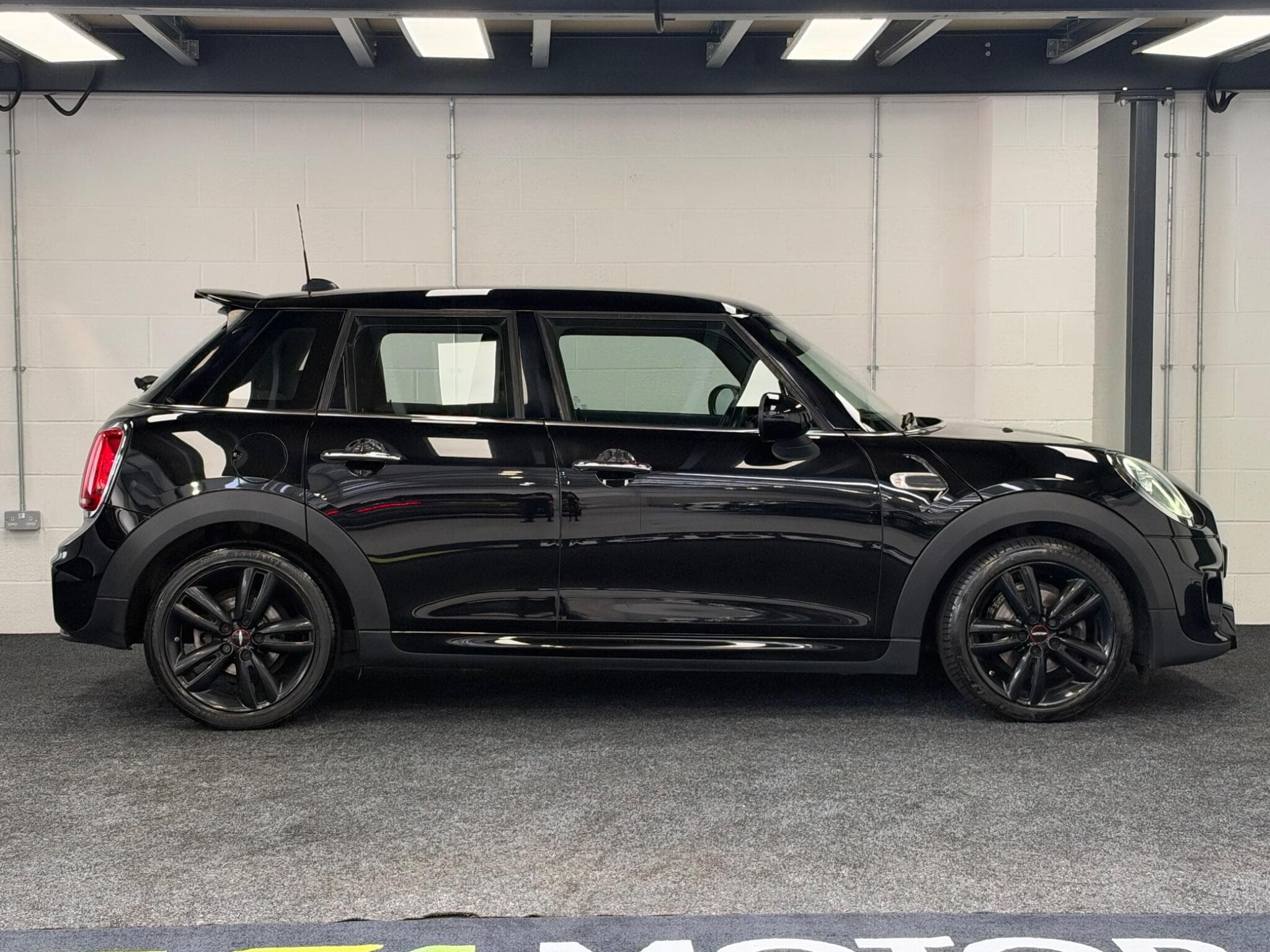 2018 MINI Hatch - Thumbnail 11