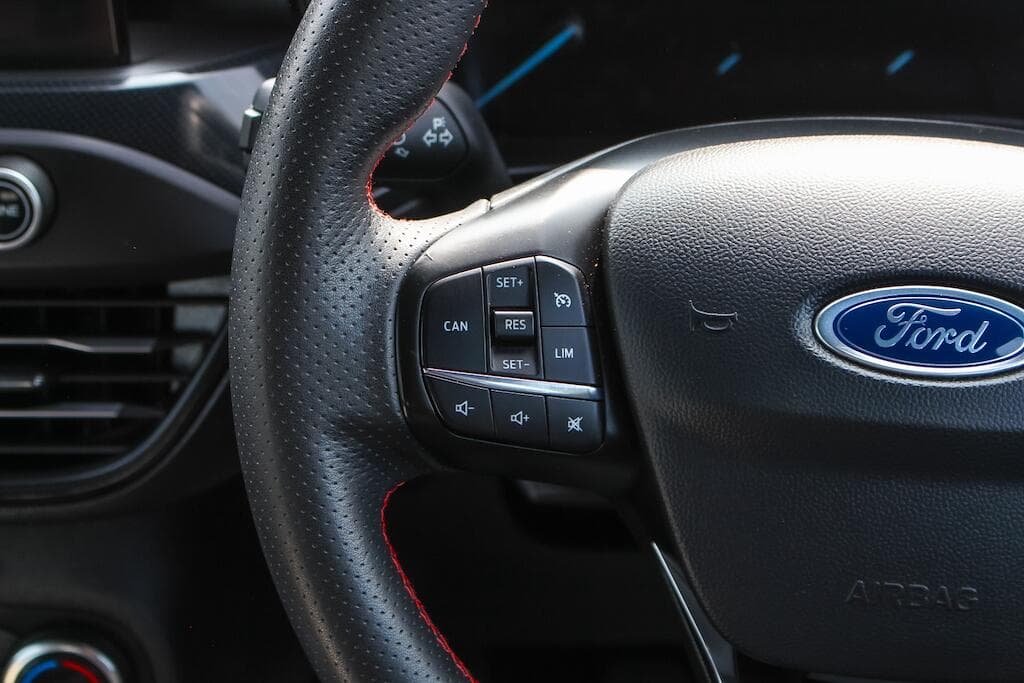 2019 Ford Focus - Thumbnail 25