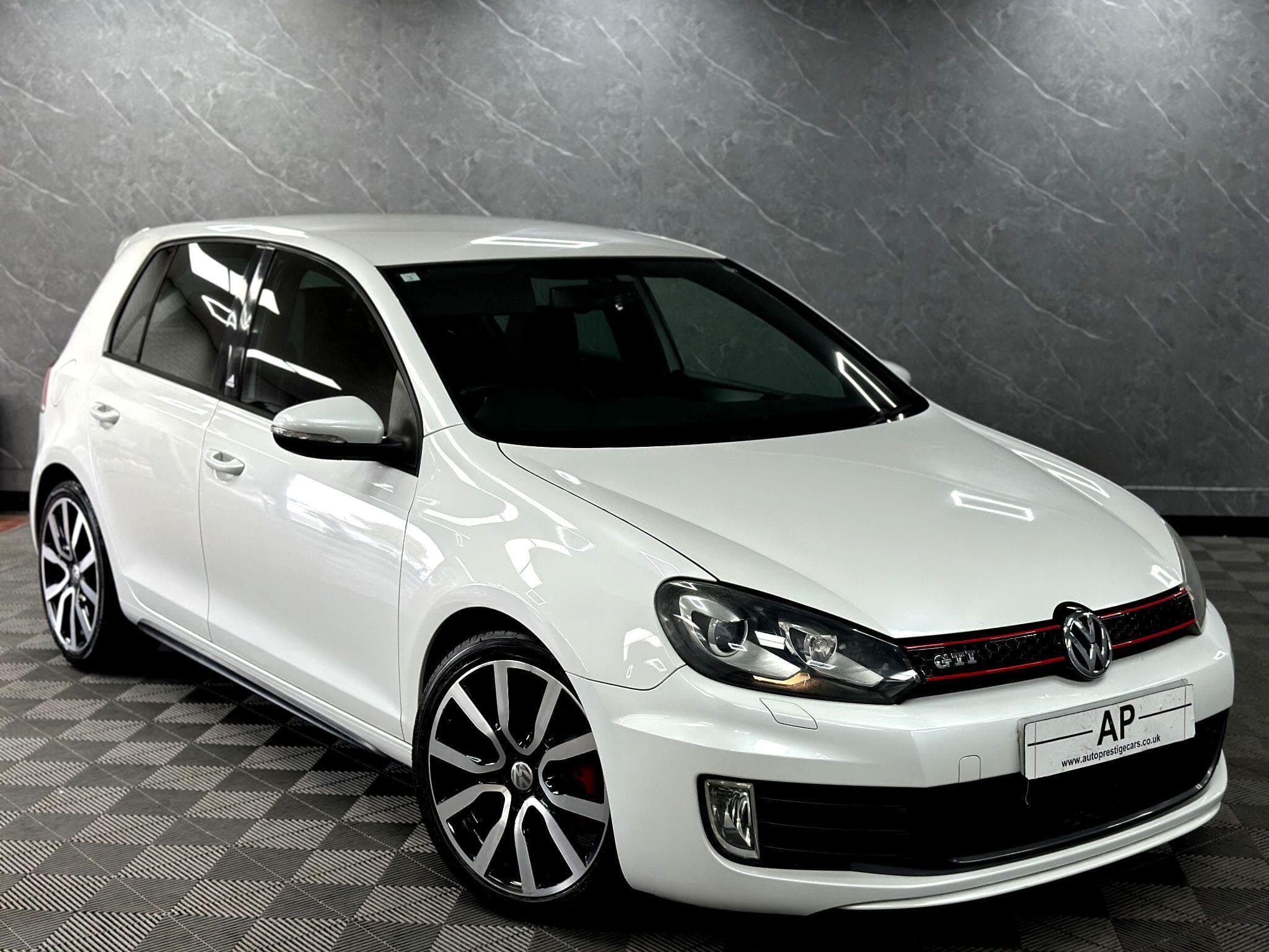 2011 Volkswagen Golf - Image 4