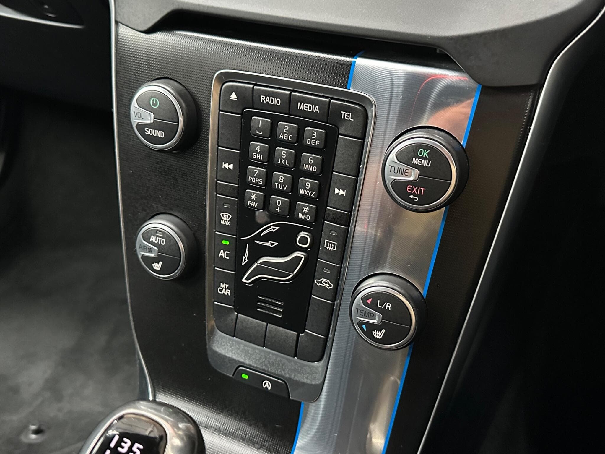 2015 Volvo V40 - Thumbnail 15