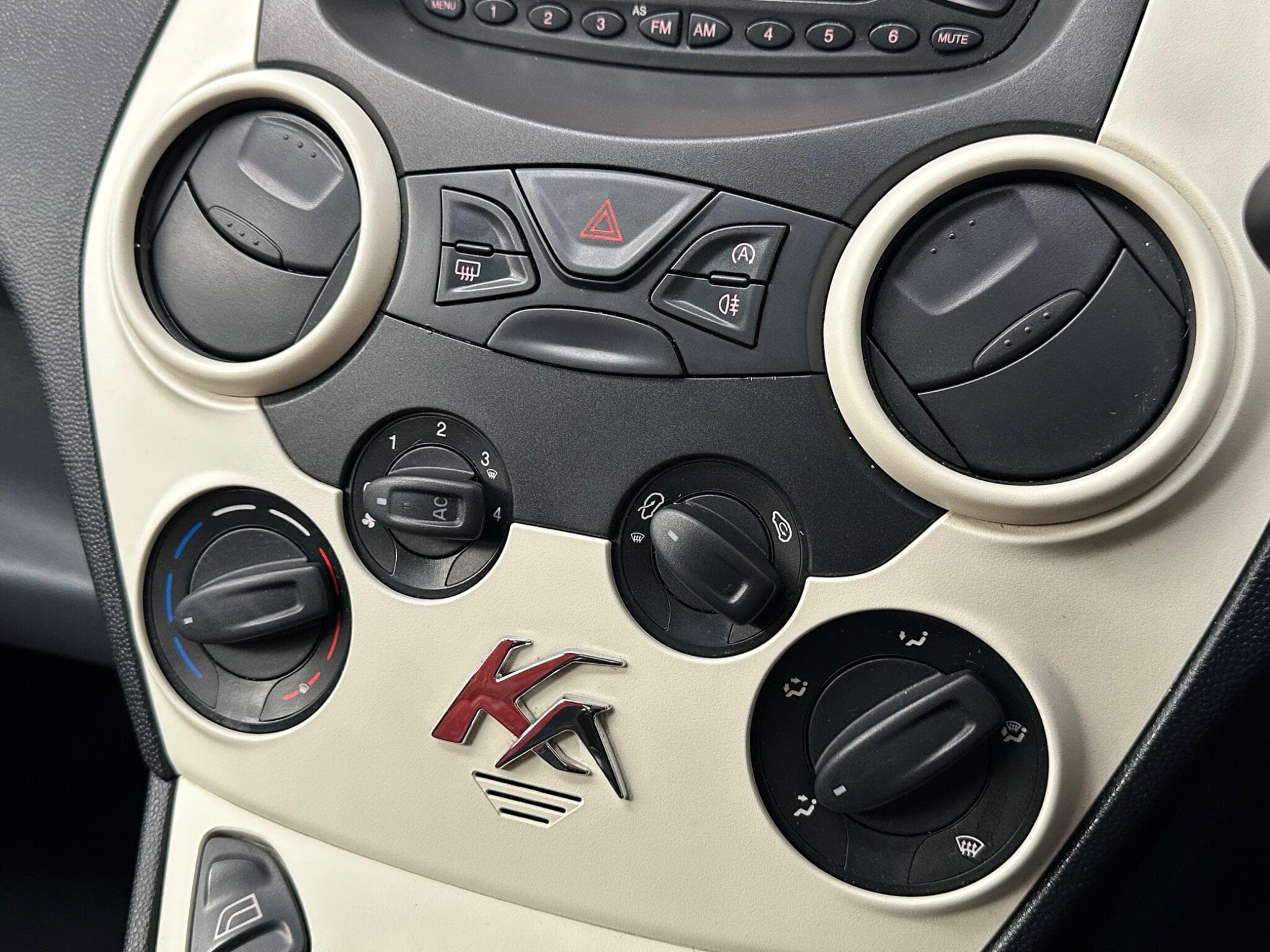 2012 Ford Ka - Thumbnail 11