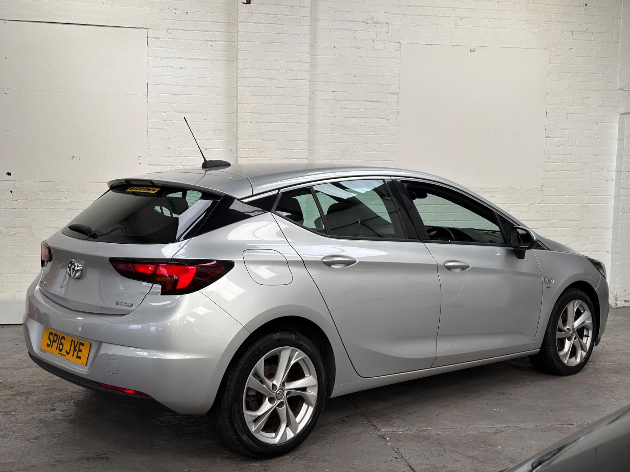 2016 Vauxhall Astra - Thumbnail 11