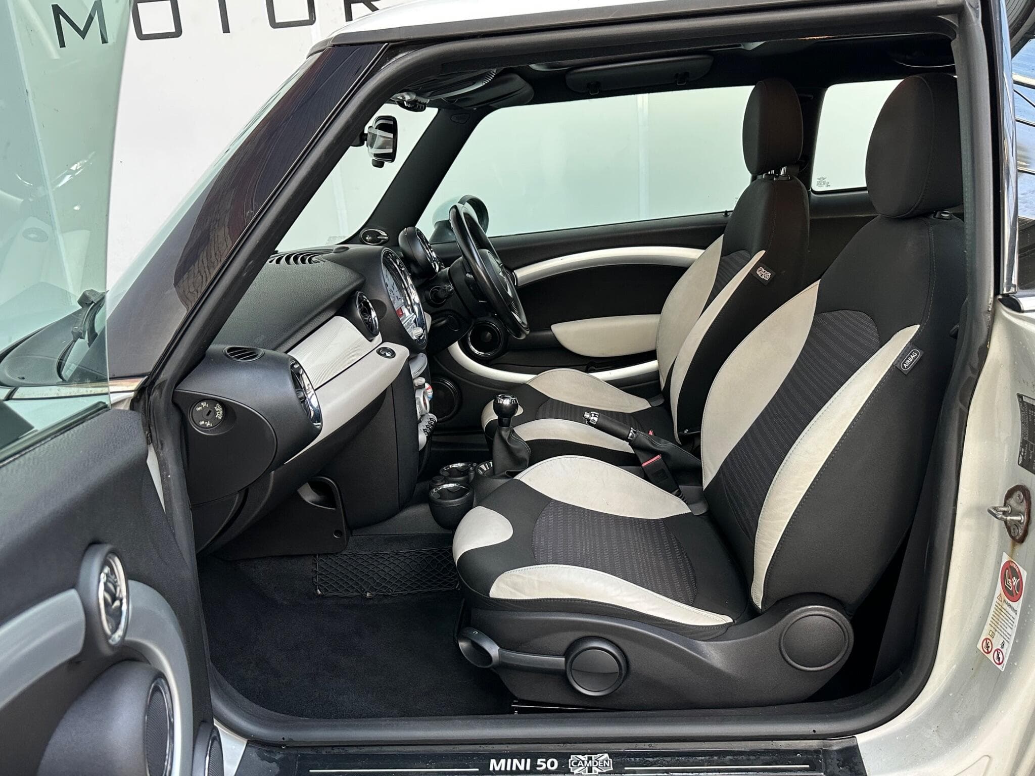 2010 MINI Hatch - Thumbnail 10