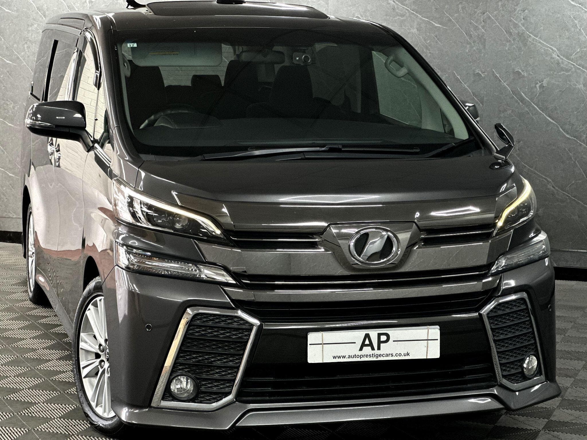 2015 Toyota Vellfire - Thumbnail 28