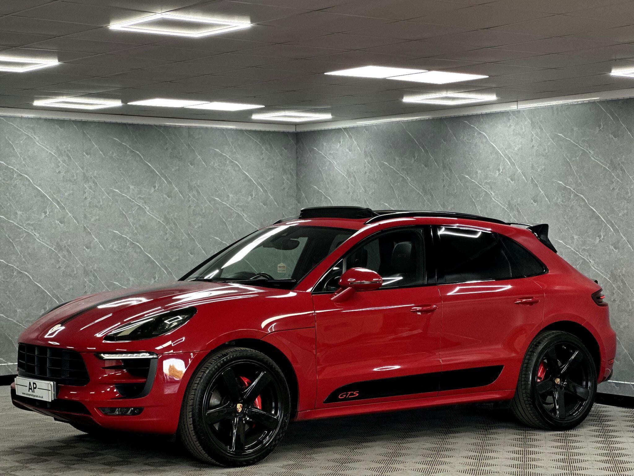 2016 Porsche Macan - Thumbnail 8