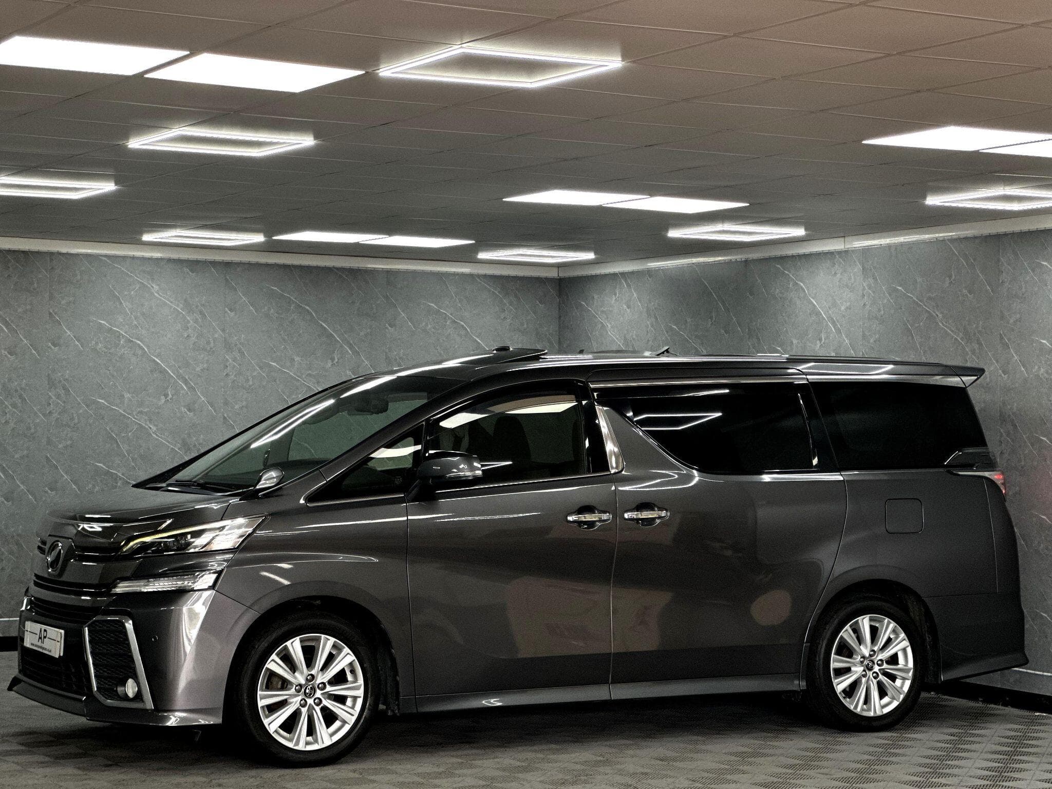 2015 Toyota Vellfire - Thumbnail 13