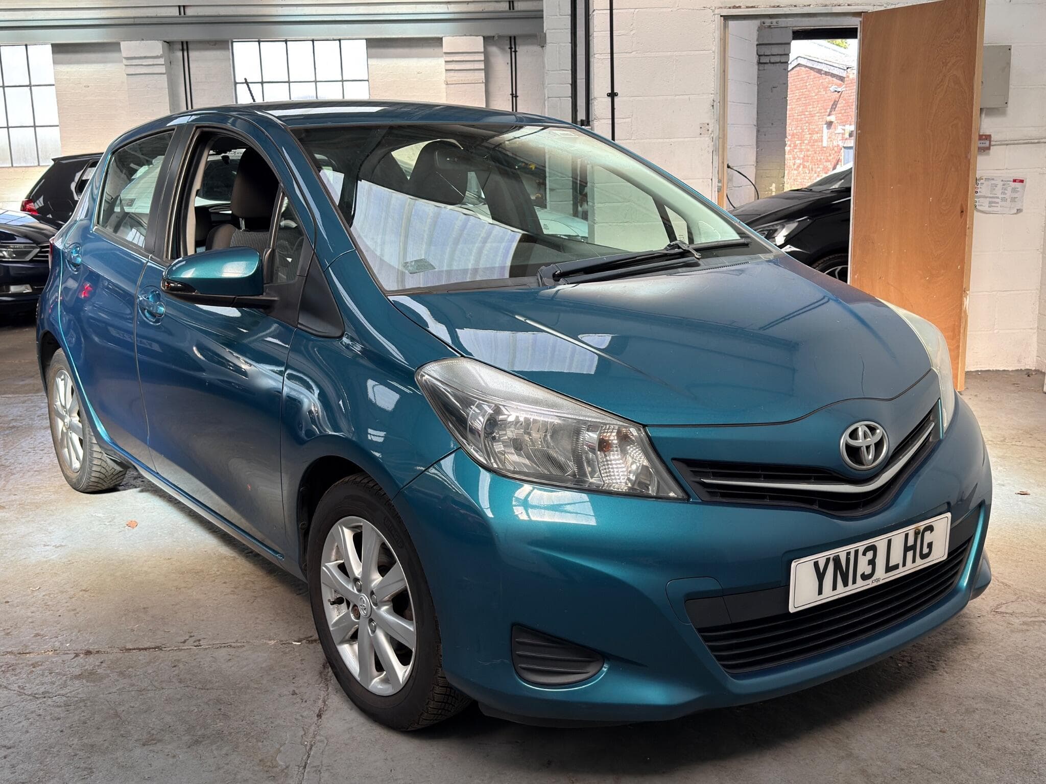 2013 Toyota Yaris - Thumbnail 5