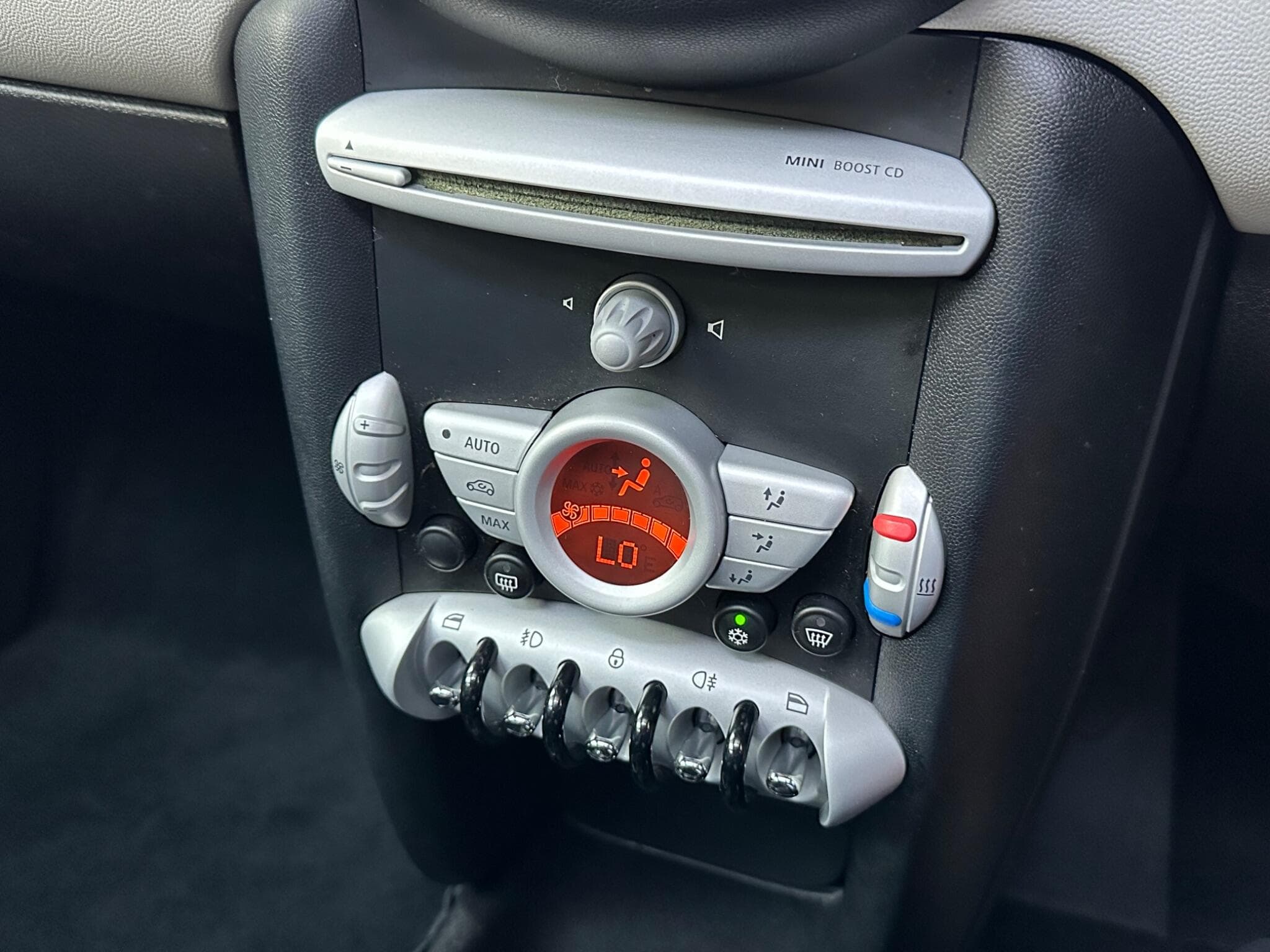 2010 MINI Hatch - Thumbnail 14