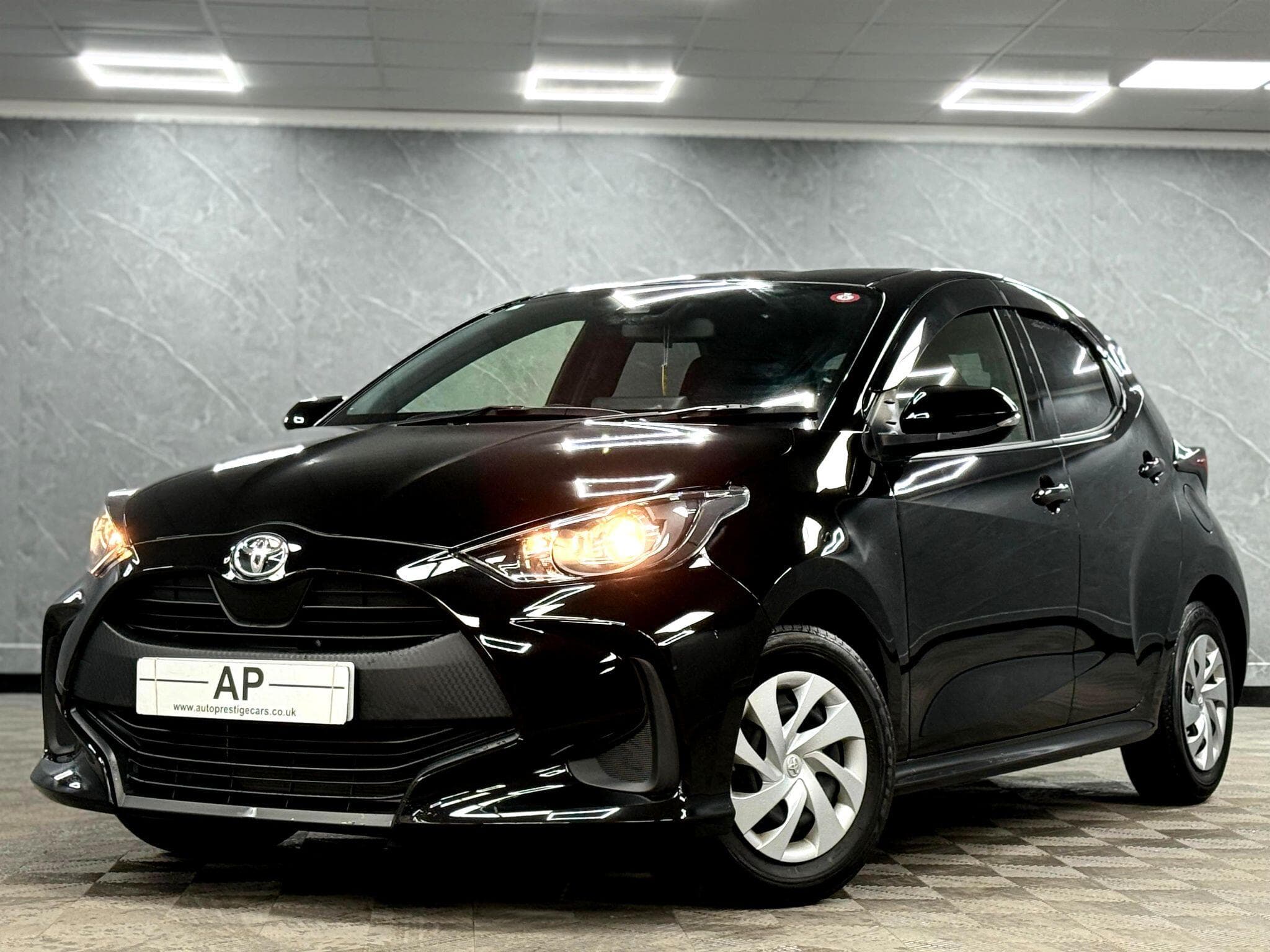 2023 Toyota Yaris - Thumbnail 8