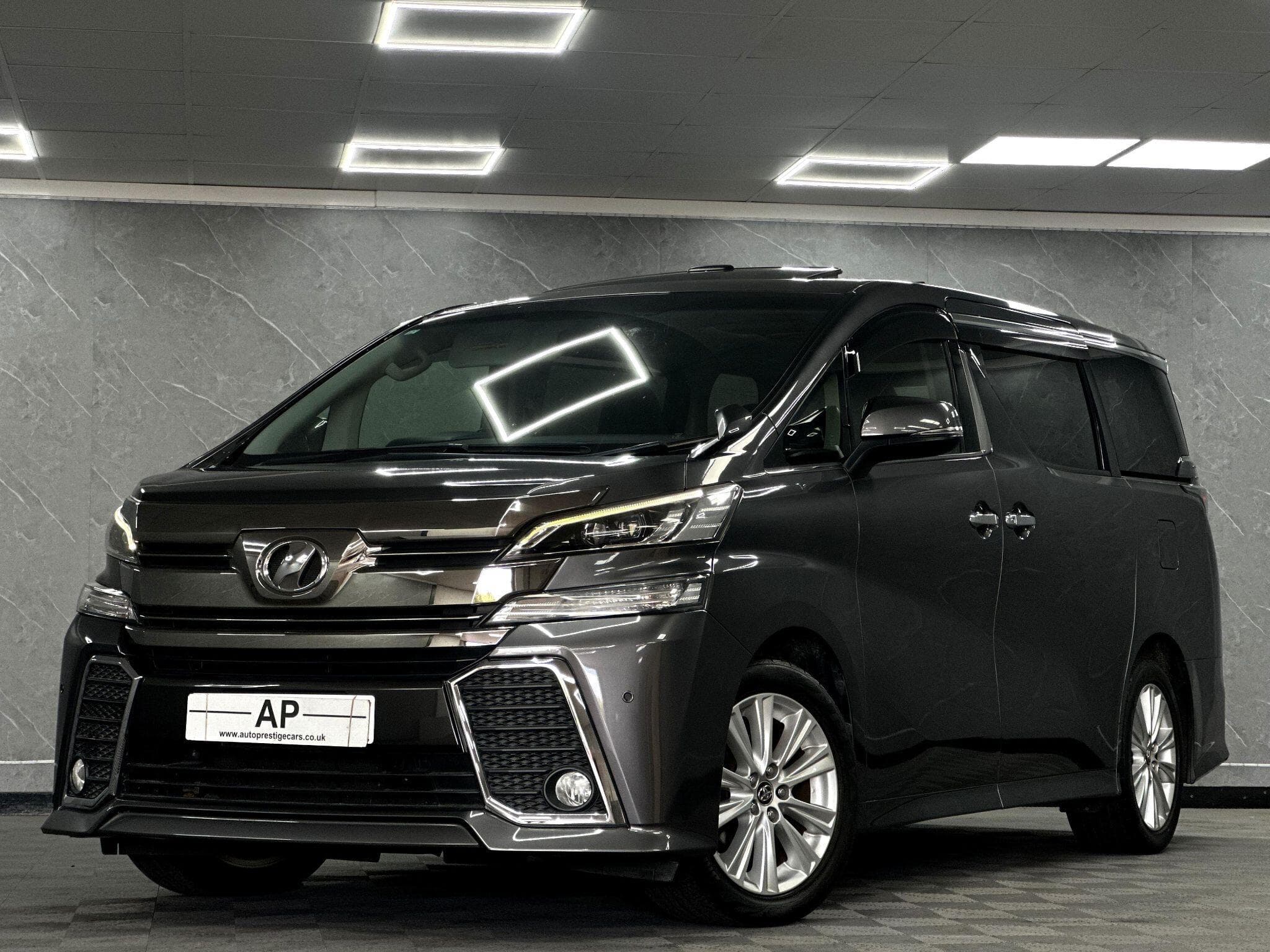 2015 Toyota Vellfire - Image 3