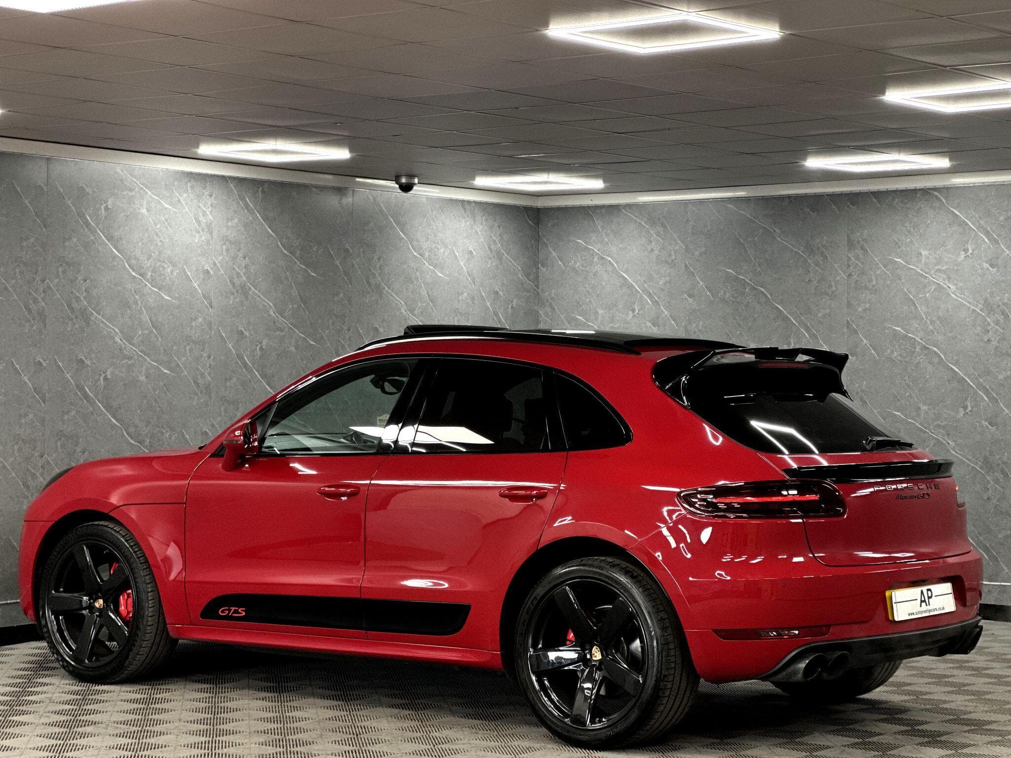 2016 Porsche Macan - Thumbnail 11