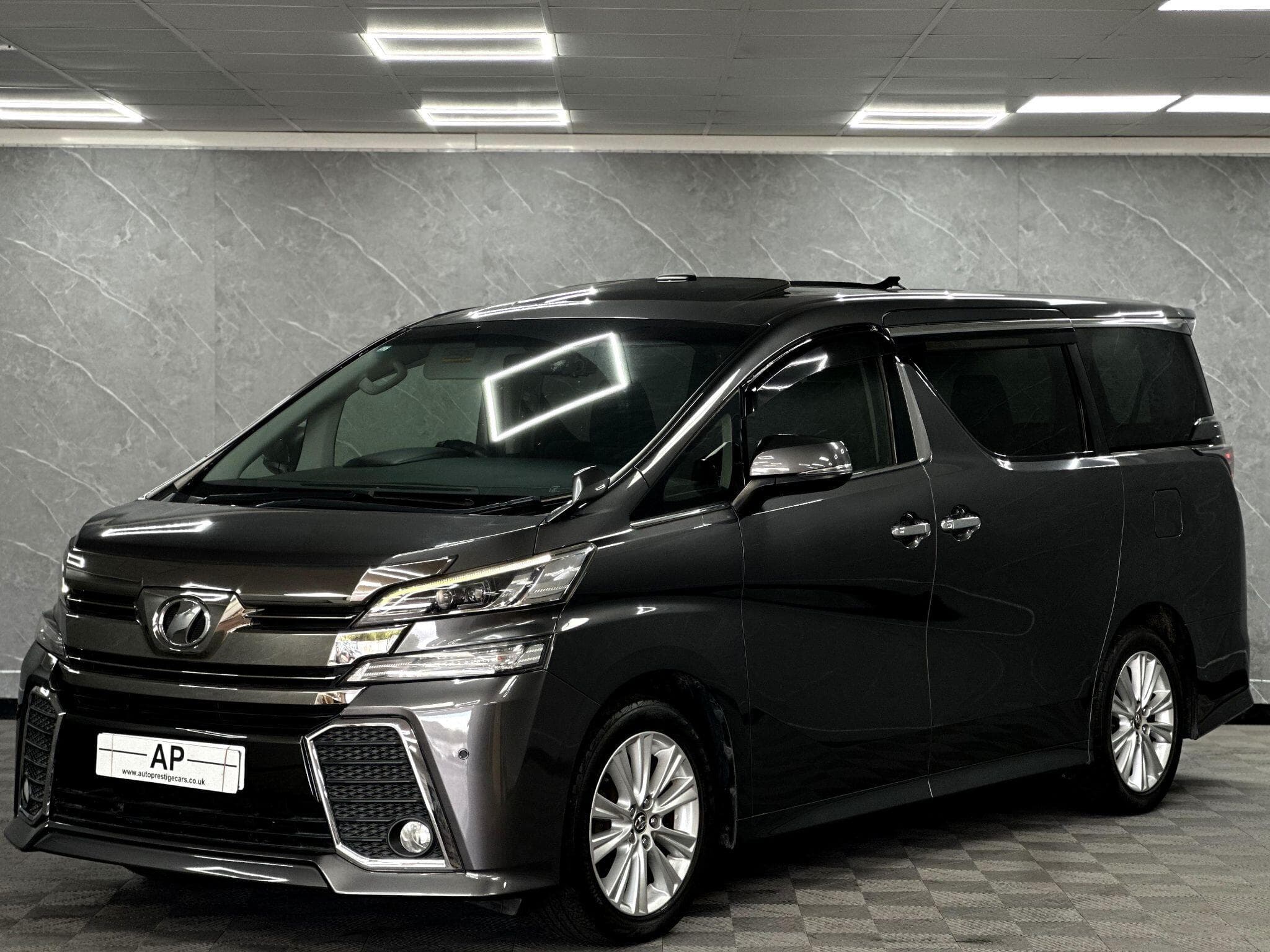 2015 Toyota Vellfire - Thumbnail 9
