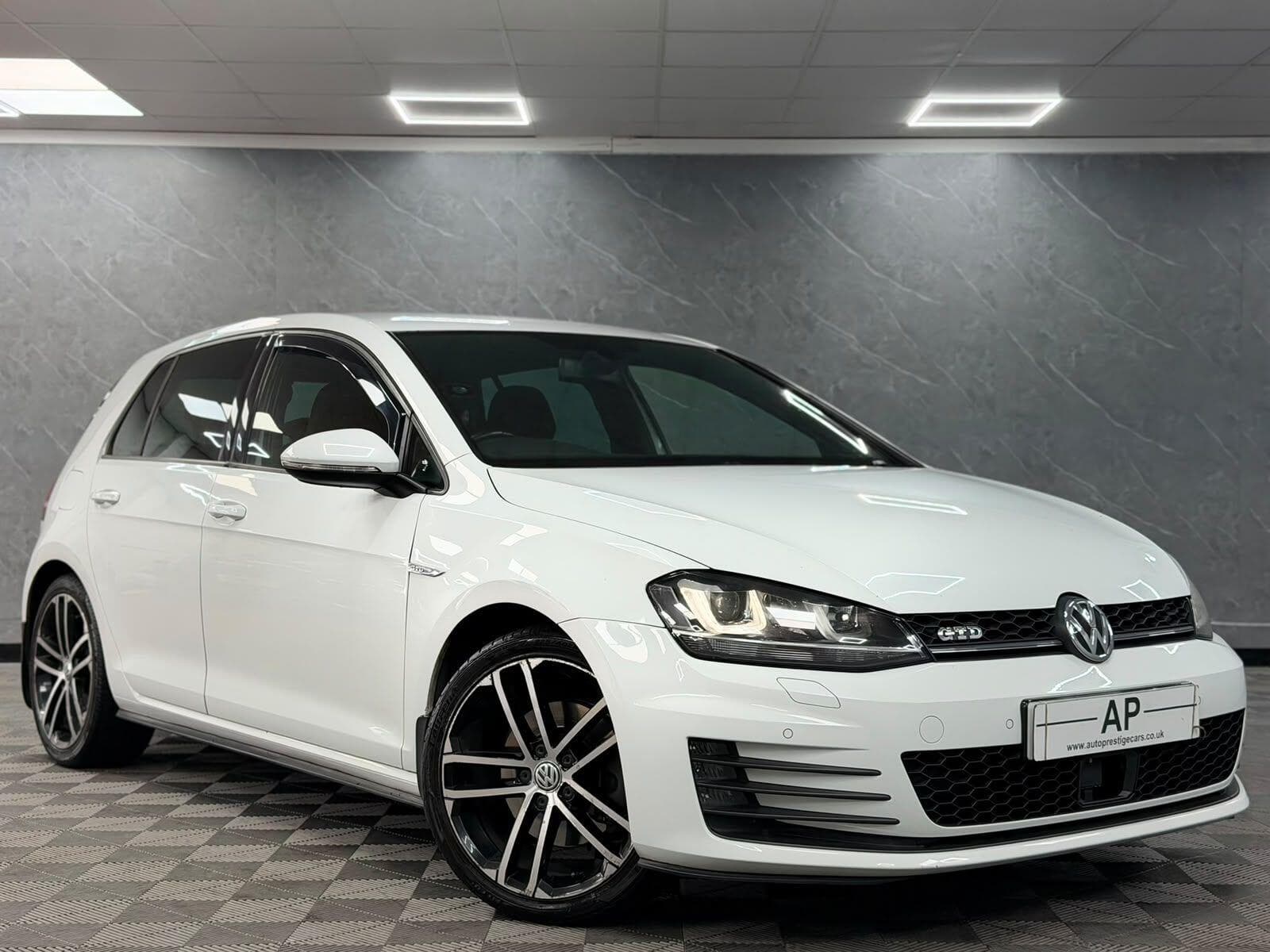 2015 Volkswagen Golf - Image 3