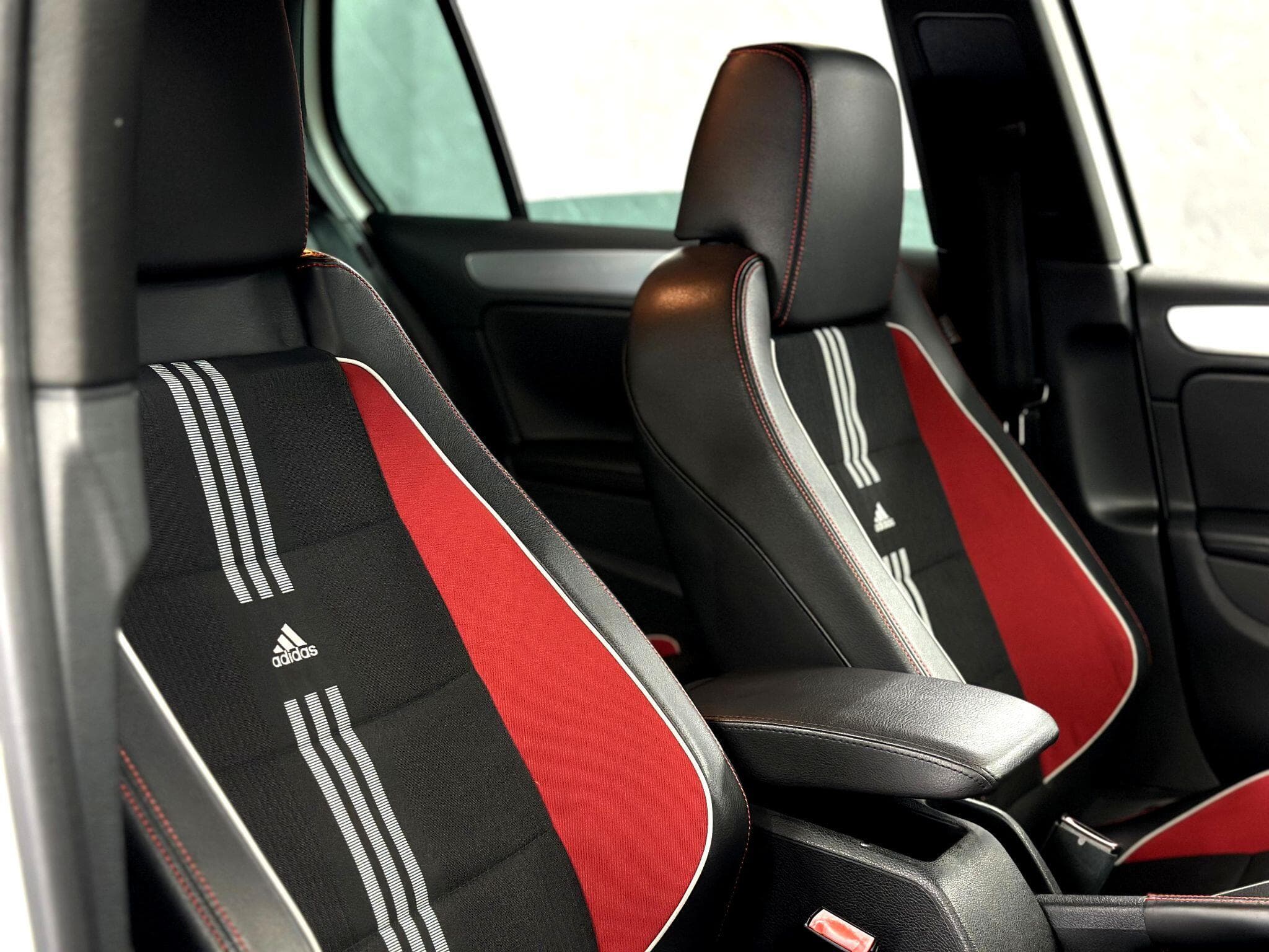 2011 Volkswagen Golf - Image 3