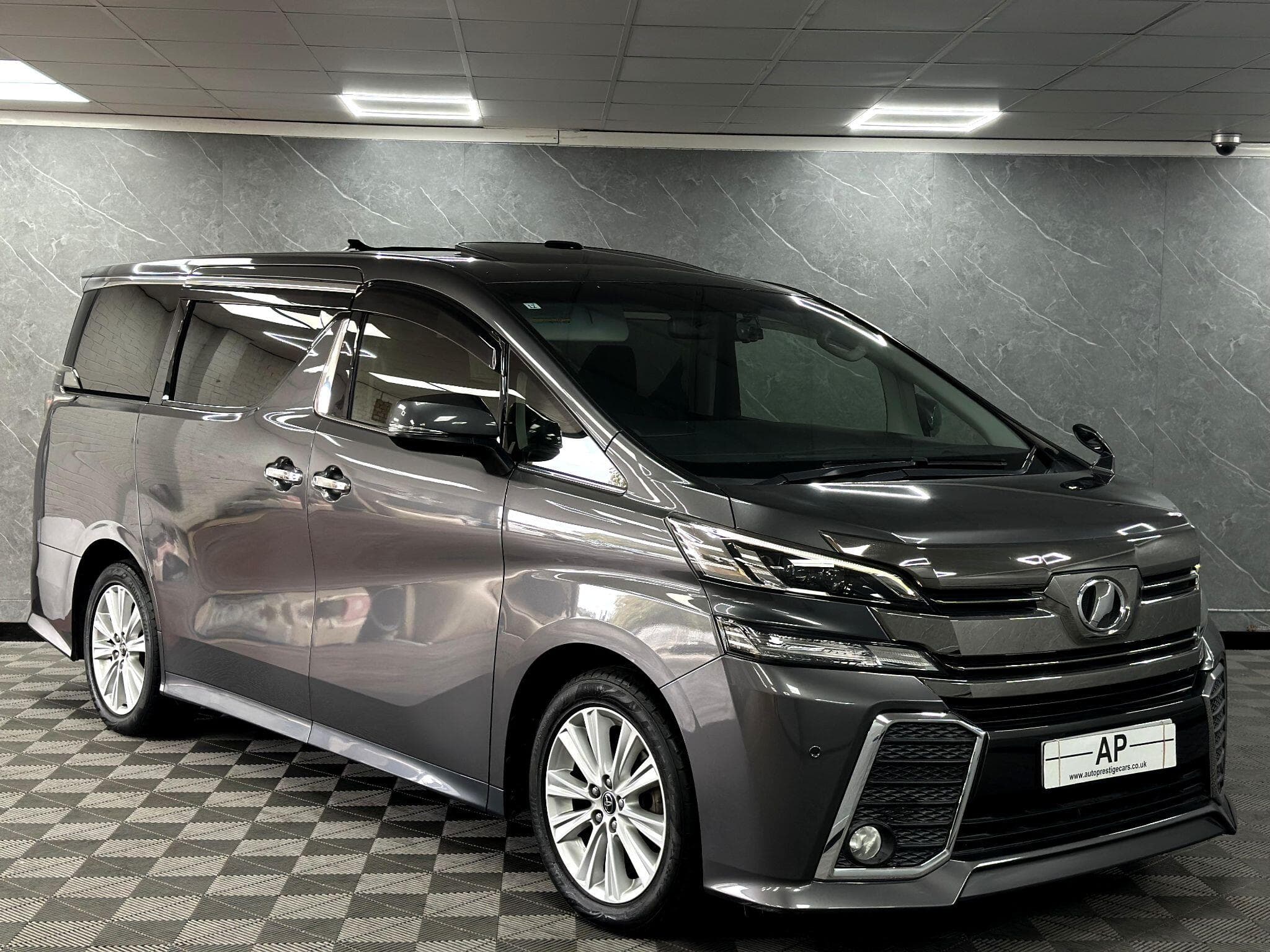 2015 Toyota Vellfire - Thumbnail 27