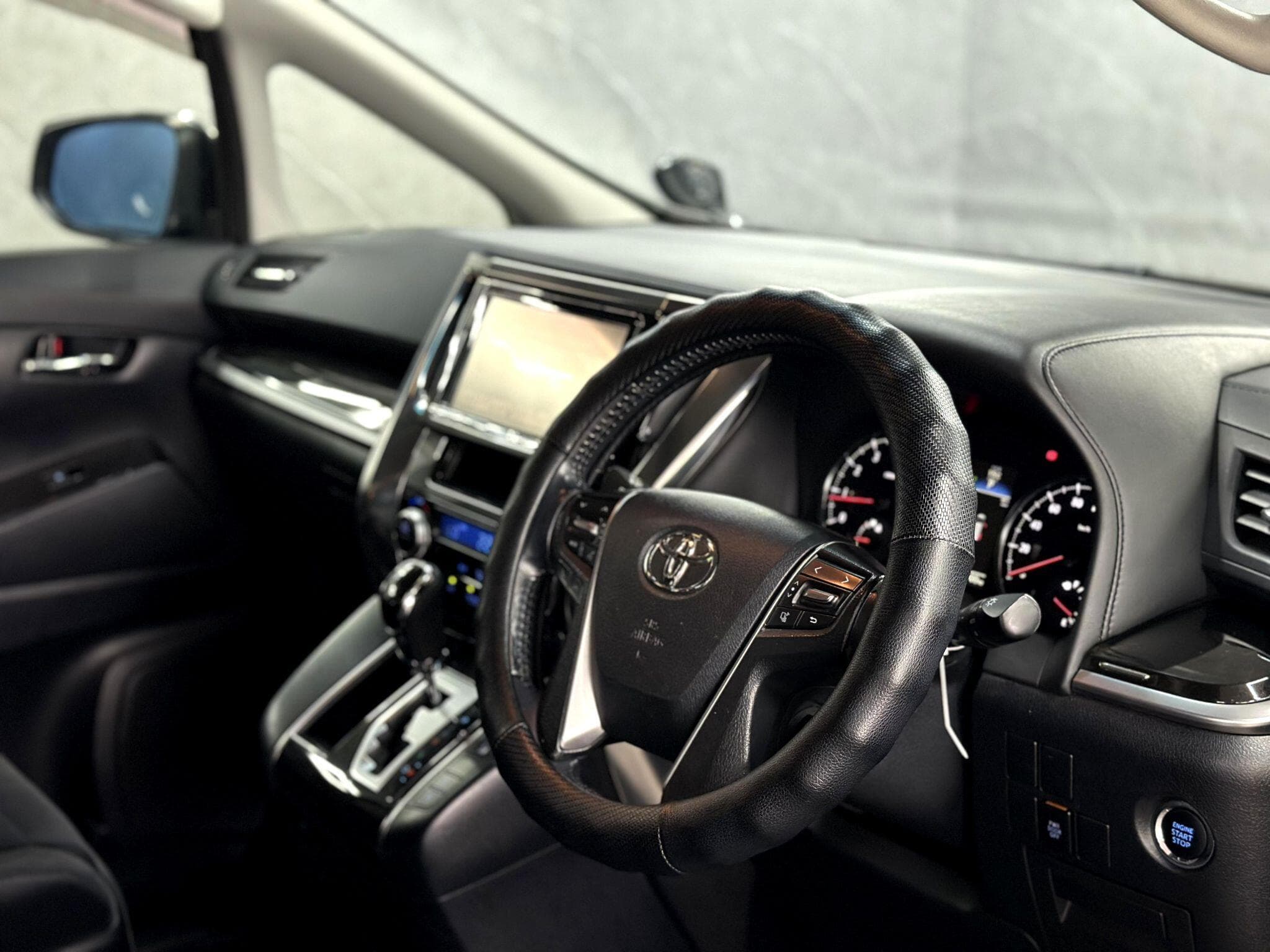 2015 Toyota Vellfire - Thumbnail 34