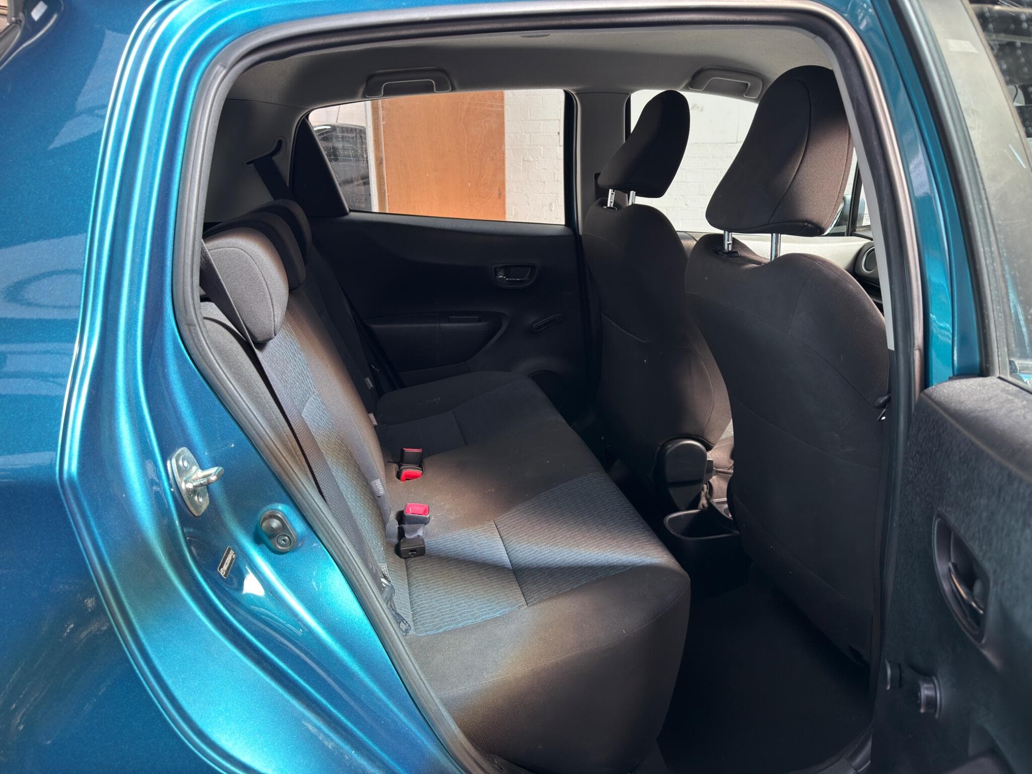2013 Toyota Yaris - Thumbnail 16