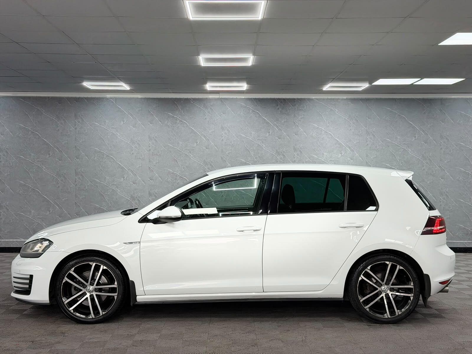 2015 Volkswagen Golf - Thumbnail 31