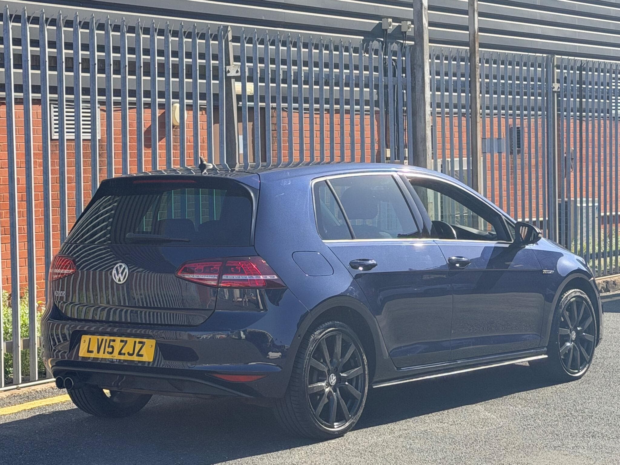 2015 Volkswagen Golf - Image 3