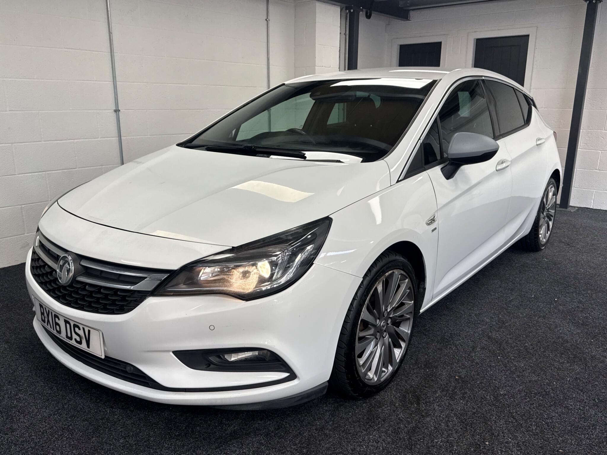 2016 Vauxhall Astra - Thumbnail 11