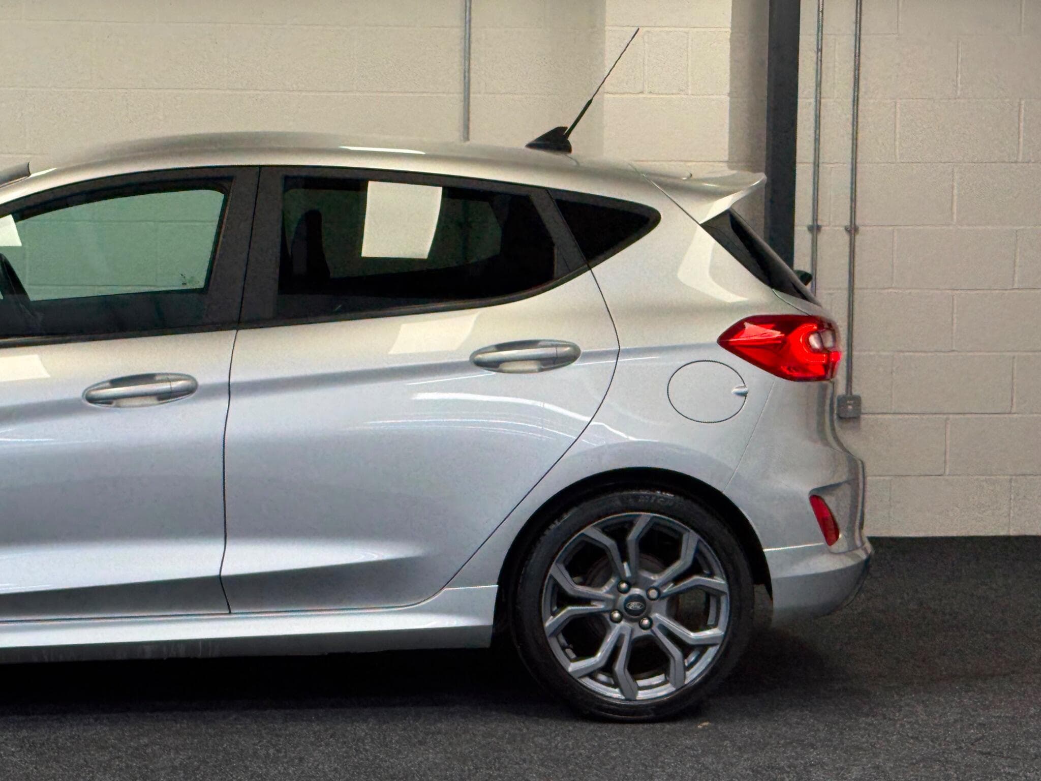 2021 Ford Fiesta - Thumbnail 8