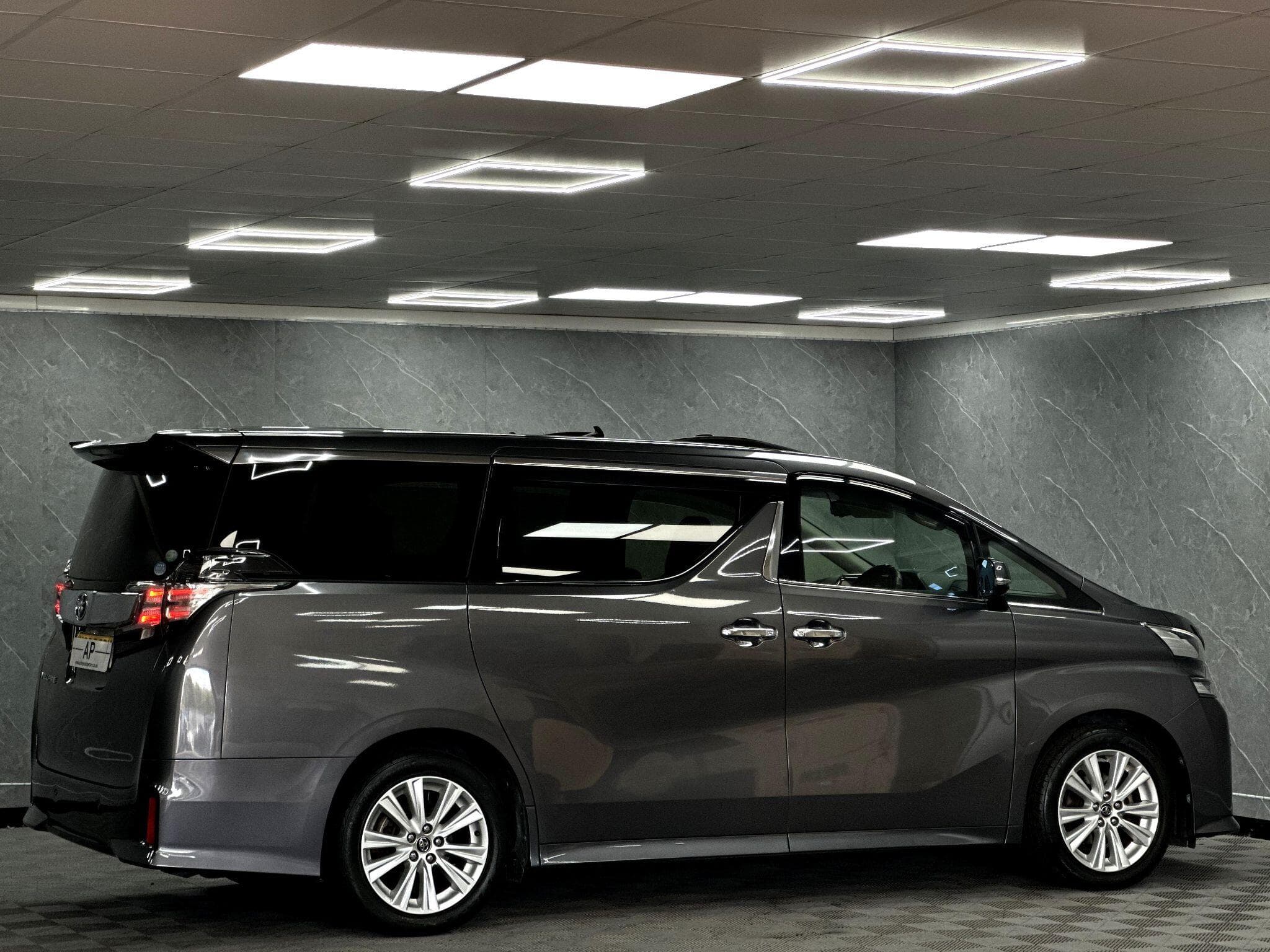 2015 Toyota Vellfire - Thumbnail 21