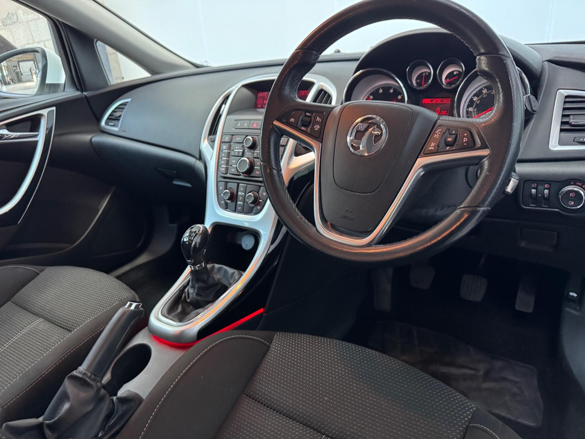 2013 Vauxhall Astra - Image 3